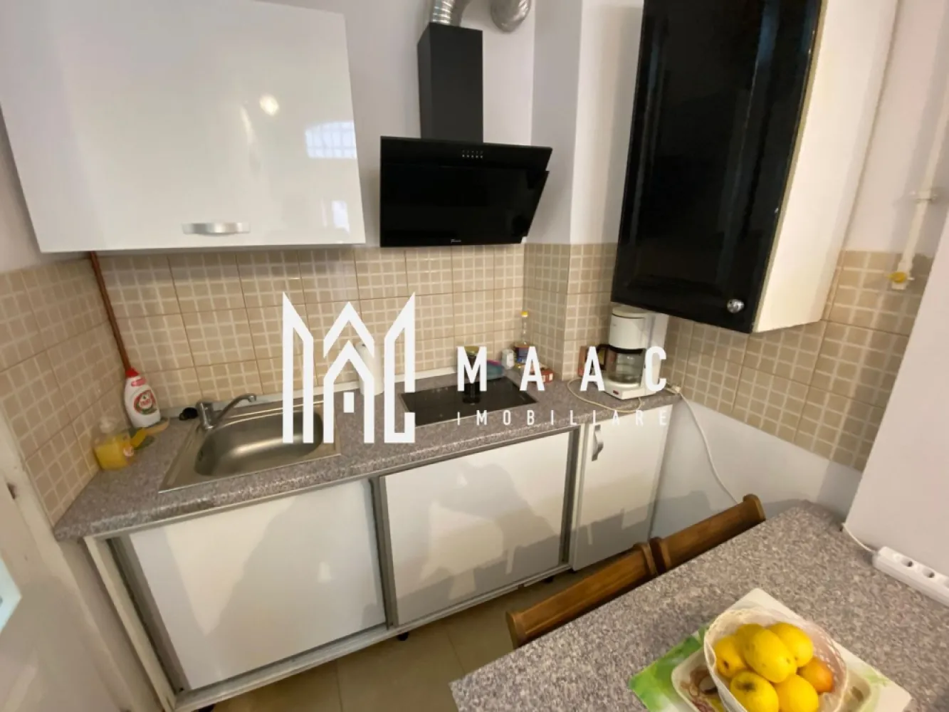 Studio | Etaj 1 | Nicolae Balcescu - MAAC Imobiliare va propune spre vanzare un studio modern în regim hotelier, în zona ultracentrală.

Situat într-una dintre cele mai căutate locații ale orașului, acest studio oferă confortul unei cazari la doar câțiva pași de principalele atracții turistice, restaurante și centre de afaceri. Ideal atât pentru turiști, cât și pentru călători de afaceri, studioul oferind o atmosferă intimă și primitoare.

Cu acces facil la transportul public și la principalele puncte de interes, cum ar fi muzee, teatre și zone comerciale, acest studio reprezintă alegerea perfectă pentru o vacanță sau o călătorie de afaceri.

Pentru mai multe informatii specificati ca ati vazut anuntul cu ID: CP2265587