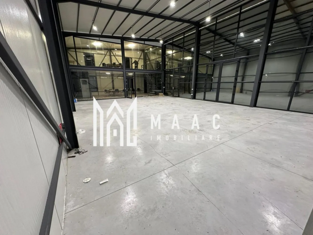 Hala | 250 MP | Teren 3900 MP | - MAAC Imobiliare vă oferă spre vânzare o hală situată în Vestem, pe un teren cu suprafața de 3900 mp, dotată cu toate utilitățile necesare și cu PUZ aprobat. Proprietatea beneficiază de o bandă de accelerare și oferă posibilitatea de a construi suplimentar pe o suprafață de 4750 mp, având regim de înălțime P+1+2.

Prețul de vânzare este de 550.000 EUR.

Pentru mai multe detalii sau pentru a programa o vizionare a halei, nu ezitați să ne contactați:CP2266081