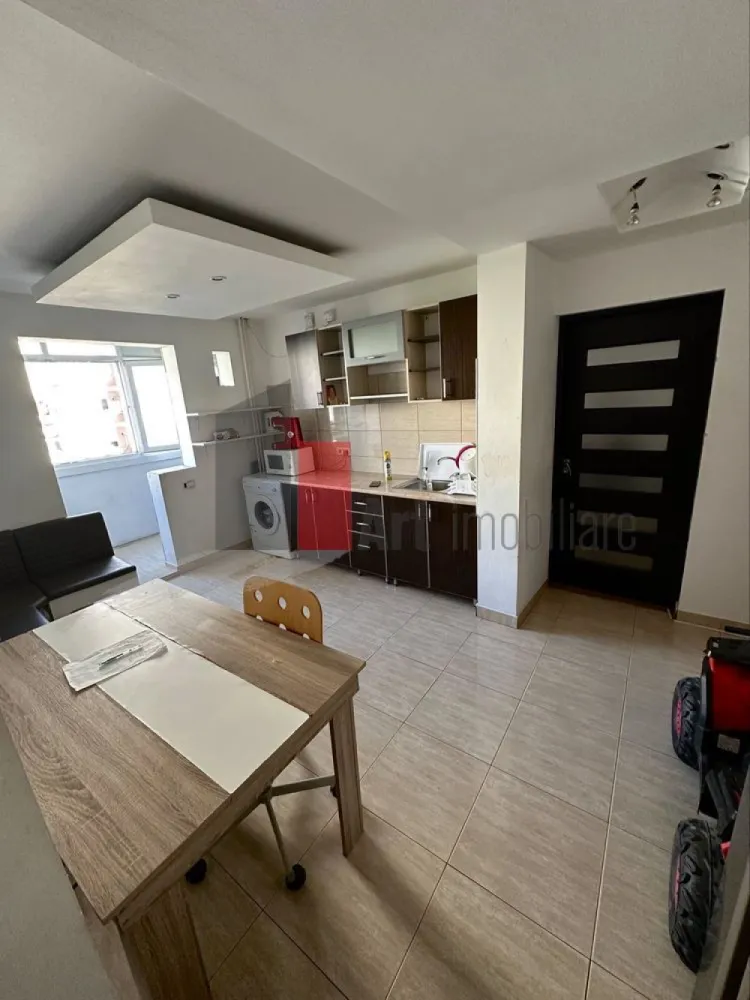 APARTAMENT 2 CAMERE MARGEANULUI- BUZOIENI - Va prezentam spre vanzare un apartament de 2 camere decomandat situat
 in zona Margeanului la etajul 5 din 8 in suprafata de 53 mp.
 Apartamentul are living, dormitor, baie, balcon si afost renovat in totalitate
 si se vinde partial mobilat.
 Pentru mai multe imformatii sau vizionare sunati la 0722 371 033.