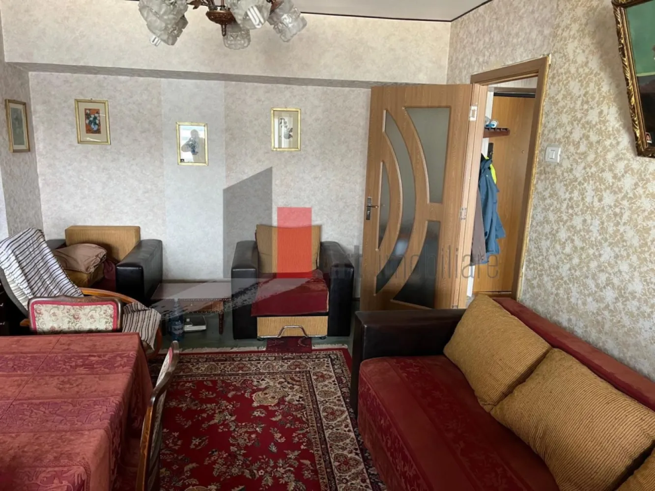 APARTAMENT 2 CAMERE - MEGA MALL - Va prezentam un apartament de 2 camere decomandate situat la etajul 5 al unui bloc
 construit in Pantelimon chiar langa Mega Mall, cu suprafata totala de 59mp.
 Apartamentul are 2 camere, living si dormitor , baie , 2 debarale , bucatarie, balcon mare.
 Comfortul termic este asigurat de la sistemul centralizat de termoficare.
 Blocul este anvelopat, si are 2 lifturi.
 Pentru alte imformatii sau vizionare va sunati la 0722 371 033.