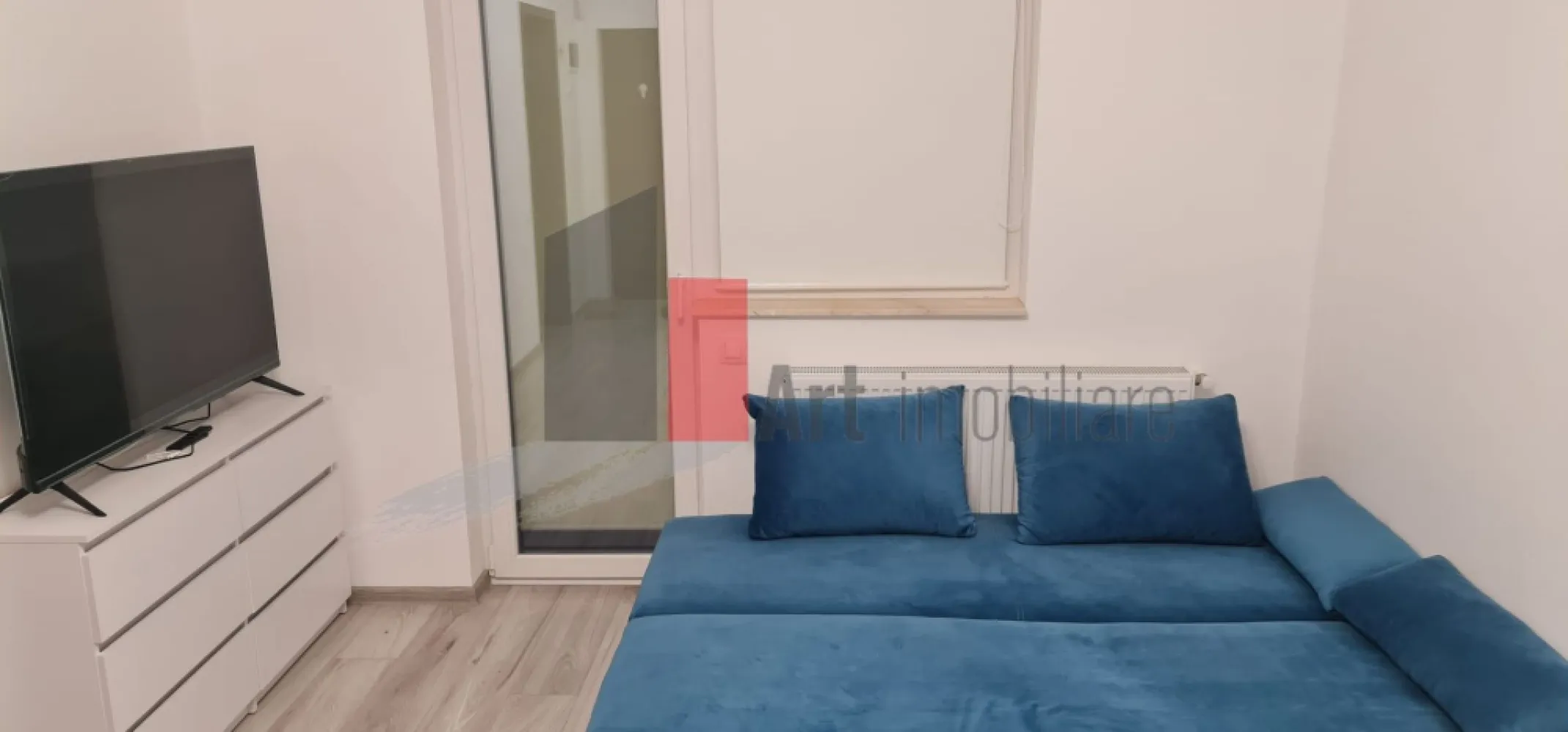 Garsoniera de inchiriat-Aparatorii Patriei-cu centrala - Garsoniera în complex rezidenţial, complet mobilata, cu bucatarie inchisa, cu aer conditionat (urmeaza sa se puna), cu balcon inchis, la etajul 4/4, SD, constructie 2022, cu o suprafata de 37MP, cu centrala, TV mare, cu lift. Locuinta este la 2 statii autobuz de metrou Aparatorii Patriei/Dimitrie Leonida, aprox la 15 min mers pe jos. NU se permit animale de companie. NU se accepta persoane care fumeaza. Se solicita o luna avans si o luna garantie.