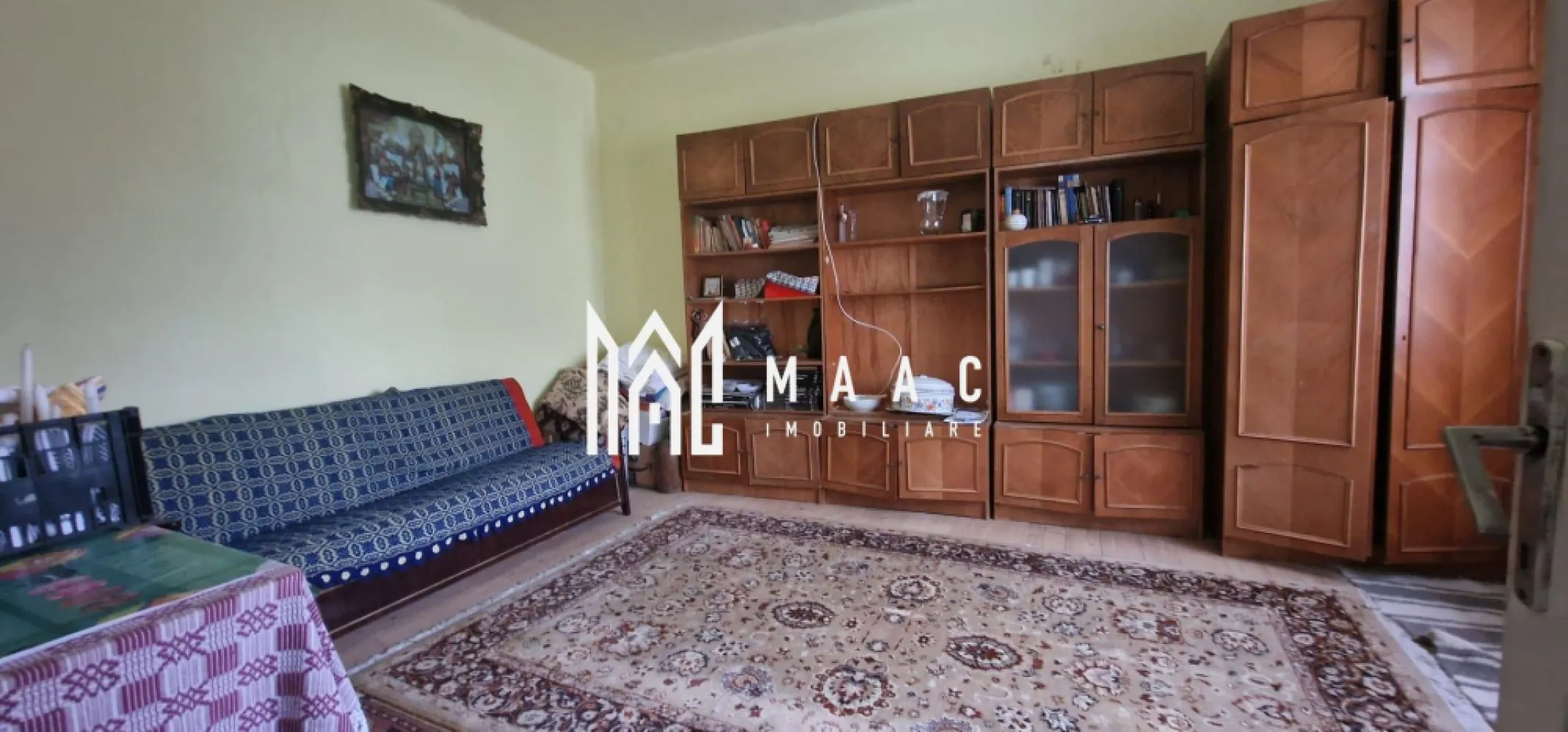 Casa 4 camere I Decomandata I Gura Raului - MAAC Imobiliare vă prezintă o casa cu 4 camere, situata in zona centrala din Gura Raului.

Locuinta cuprinde: living spatios, 3 dormitoare, baie cu cada, debara, pivnita cu 2 incaperi.
De asemenea casa dispune si de urmatoarele anexe cu o suprafata totala de 206mp : bucatarie de vara, grajd, sura, spatiu de depozitare inchis, spatiu de depozitare deschis, pod.
Casa este situata cu iesire la strada principala, aproape de scoli, gradinite, biserica si alte puncte de interes din zona. 
Acces auto generos in curte. 

Pentru mai multe detalii sau pentru a programa o vizionare precizati ca ati vazut anuntul cu ID:CP2262273