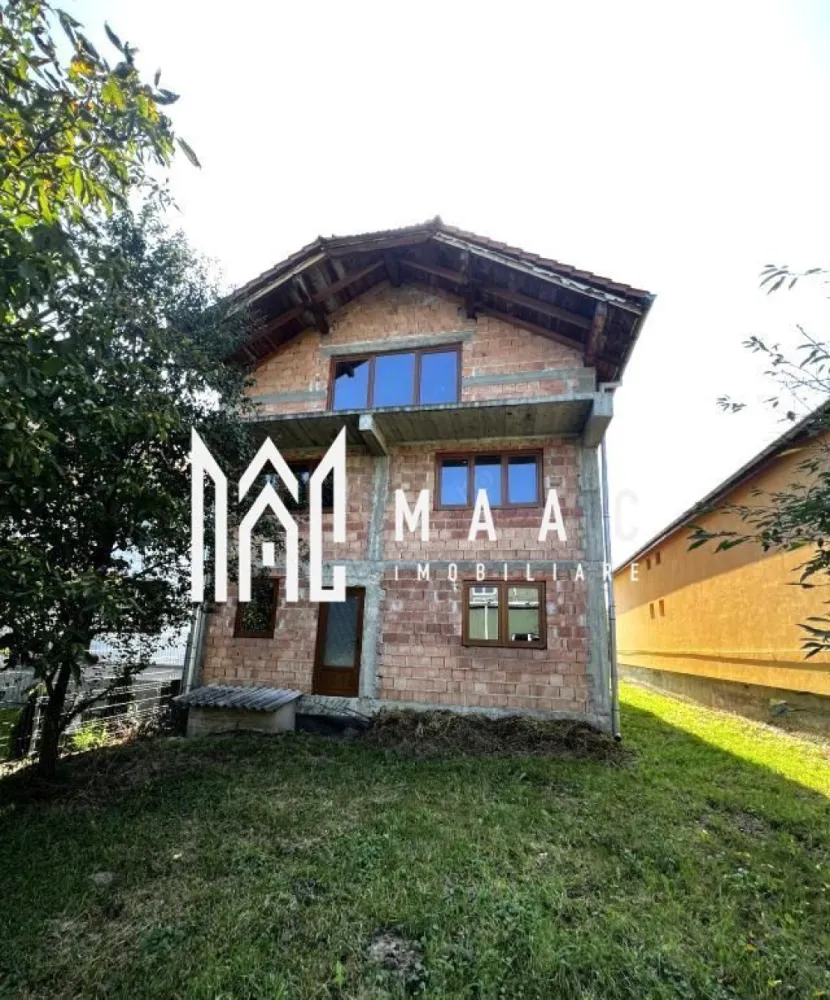 Casa Individuala de Vanzare I 5 Camere I Intabulata I Cisnadie - MAAC Imobiliare vă propune spre vânzare acest imobil pe 2 nivele- P+1E+M, situat intr-o zona linistita din Orasul Cisnadie. 

Compartimentare :

 Parter:
- living 34.40 mp
- hol 5.90 mp
- bucatarie 17.50 mp
- baie 5 mp
-spalatorie 5.60 mp

Etaj :
- 2 dormitoare de 17.50 mp
- 1 dormitor de 19.50 mp
- baie 12.60 mp
- hol 7.40 mp
- balcon

 Etaj Mansarda 76.50 mp, 2 balcoane de 9.60 mp 

Casa beneficiaza si de 2 pivnite cu suprafata de 16.94 mp/ 12.13 mp, despartite de un hol de 7.80 mp.

Predarea se face la stadiul prezentat in poze ( la rosu ), ceea ce prezinta un avantaj pentru a va putea modela locuinta de vis dupa bunul plac. Proprietatea este intabulata si situata intr-o zona linistita, in imediata apropiere a orasului Sibiu.

Pentru mai multe detalii precizati telefonic ca ati vazut anuntul cu ID: CP2259791