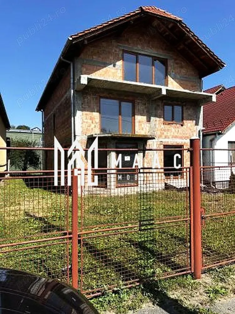 Casa Individuala de Vanzare I 5 Camere I Intabulata I Cisnadie - MAAC Imobiliare vă propune spre vânzare acest imobil pe 2 nivele- P+1E+M, situat intr-o zona linistita din Orasul Cisnadie. 

Compartimentare :

 Parter:
- living 34.40 mp
- hol 5.90 mp
- bucatarie 17.50 mp
- baie 5 mp
-spalatorie 5.60 mp

Etaj :
- 2 dormitoare de 17.50 mp
- 1 dormitor de 19.50 mp
- baie 12.60 mp
- hol 7.40 mp
- balcon

 Etaj Mansarda 76.50 mp, 2 balcoane de 9.60 mp 

Casa beneficiaza si de 2 pivnite cu suprafata de 16.94 mp/ 12.13 mp, despartite de un hol de 7.80 mp.

Predarea se face la stadiul prezentat in poze ( la rosu ), ceea ce prezinta un avantaj pentru a va putea modela locuinta de vis dupa bunul plac. Proprietatea este intabulata si situata intr-o zona linistita, in imediata apropiere a orasului Sibiu.

Pentru mai multe detalii precizati telefonic ca ati vazut anuntul cu ID: CP2259791