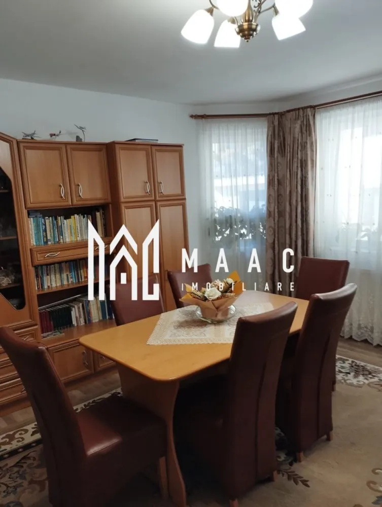 Casa individuala, 4 camere I Teren 631 mp I Garaj I Lazaret - MAAC Imobiliare vă propune spre vânzare o proprietate cu 4 camere, situată în cartierul Lazaret, într-o zonă liniștită, exclusiv de case, ideală pentru cei care caută confort, intimitate și funcționalitate într-un cadru rezidențial bine organizat. Imobilul este amplasat pe un teren de 631 mp, are regim de înălțime D+P+M și beneficiază de orientare S-E, oferind lumină naturală pe tot parcursul zilei.

Casa este împrejmuită cu gard metalic și dispune de poartă culisantă pe role, acces auto și pietonal, precum și zonă pavata pentru acces facil. Compartimentarea este eficientă și complet decomandată la parter, care este poziționat la o elevație de 1,5 m și include:
-hol generos, renovat și decorat modern
-bucătărie închisă
-cămară
-living cu acces direct în terasa orientată spre curtea din spate
-două dormitoare
-birou
-baie de serviciu cu duș
-baie mare cu cadă și geam pentru aerisire

Mansarda este neamenajată, open space, oferind posibilitatea configurării a 2-3 camere și a unei băi, în funcție de nevoile viitorilor proprietari.

Demisolul este compus din pivniță uscată și aerisită, formată din două încăperi, ideală pentru depozitare.

Curtea este amenajată eficient și armonios:
-în partea frontală, o grădină cu flori pe o lățime de aproximativ 6 m, care oferă intimitate și un aspect plăcut
-în spate, zonă de parcare pentru două mașini
-curte parțial pavată ce include garaj și spațiu dedicat pentru barbeque
-în plan secund, o grădină destinată cultivării legumelor

Proprietatea beneficiază de multiple dotări și îmbunătățiri:
-termo-hidro-izolație
-centrală termică nouă, în garanție, cu calorifere
-acoperiș din țiglă de beton
-sistem antiefracție
-protecție la supratensiuni montată la tabloul electric principal
-sistem de iluminare nocturnă cu senzori de mișcare, pe bază de energie solară
-cișmea dublă și racord la canalizare

Întregul spațiu este optim organizat, îmbinând funcționalitatea cu zonele de relaxare, fiind potrivit atât pentru locuire permanentă, cât și pentru un stil de viață echilibrat într-un mediu liniștit.

Proprietatea se vinde mobilată și utilată, fiind pregătită pentru mutare imediată.

Pentru mai multe detalii, vă rugăm să menționați telefonic că ați văzut anunțul cu CP2251778