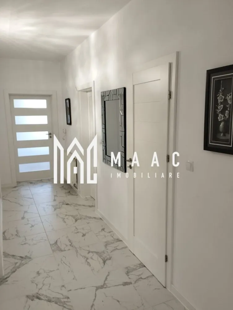 Casa individuala, 4 camere I Teren 631 mp I Garaj I Lazaret - MAAC Imobiliare vă propune spre vânzare o proprietate cu 4 camere, situată în cartierul Lazaret, într-o zonă liniștită, exclusiv de case, ideală pentru cei care caută confort, intimitate și funcționalitate într-un cadru rezidențial bine organizat. Imobilul este amplasat pe un teren de 631 mp, are regim de înălțime D+P+M și beneficiază de orientare S-E, oferind lumină naturală pe tot parcursul zilei.

Casa este împrejmuită cu gard metalic și dispune de poartă culisantă pe role, acces auto și pietonal, precum și zonă pavata pentru acces facil. Compartimentarea este eficientă și complet decomandată la parter, care este poziționat la o elevație de 1,5 m și include:
-hol generos, renovat și decorat modern
-bucătărie închisă
-cămară
-living cu acces direct în terasa orientată spre curtea din spate
-două dormitoare
-birou
-baie de serviciu cu duș
-baie mare cu cadă și geam pentru aerisire

Mansarda este neamenajată, open space, oferind posibilitatea configurării a 2-3 camere și a unei băi, în funcție de nevoile viitorilor proprietari.

Demisolul este compus din pivniță uscată și aerisită, formată din două încăperi, ideală pentru depozitare.

Curtea este amenajată eficient și armonios:
-în partea frontală, o grădină cu flori pe o lățime de aproximativ 6 m, care oferă intimitate și un aspect plăcut
-în spate, zonă de parcare pentru două mașini
-curte parțial pavată ce include garaj și spațiu dedicat pentru barbeque
-în plan secund, o grădină destinată cultivării legumelor

Proprietatea beneficiază de multiple dotări și îmbunătățiri:
-termo-hidro-izolație
-centrală termică nouă, în garanție, cu calorifere
-acoperiș din țiglă de beton
-sistem antiefracție
-protecție la supratensiuni montată la tabloul electric principal
-sistem de iluminare nocturnă cu senzori de mișcare, pe bază de energie solară
-cișmea dublă și racord la canalizare

Întregul spațiu este optim organizat, îmbinând funcționalitatea cu zonele de relaxare, fiind potrivit atât pentru locuire permanentă, cât și pentru un stil de viață echilibrat într-un mediu liniștit.

Proprietatea se vinde mobilată și utilată, fiind pregătită pentru mutare imediată.

Pentru mai multe detalii, vă rugăm să menționați telefonic că ați văzut anunțul cu CP2251778