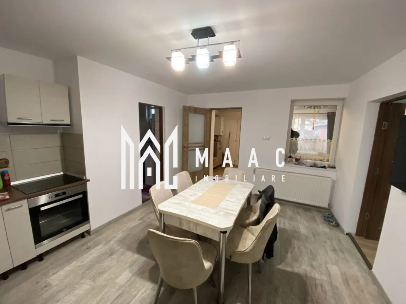 Apartament la casa | Renovat | Garaj | Curte | Lazaret - MAAC Imobiliare va propune spre vanzare un apartament la casa in zona Lazaret.

Caracteristici generale:
Tip: Apartament la casă, situat într-o curte comună cu alți 3 proprietari

Compartimentare:
O cameră spațioasă de aproximativ 30 mp
Bucătărie
Hol
Baie.

Spații adiționale:
Terasă generoasă în fața locuinței, de 12 mp
Garaj de 18 mp cu CF separat.

Detalii despre renovare:
Apartamentul a fost renovat complet și reconfigurat (inițial compus din 2 camere)
Finisaje moderne, oferind un spațiu luminos și confortabil.

Locație și vecinătăți:
Situat într-o curte comună liniștită, împărțită cu alți 2 proprietari

Pentru mai multe detalii precizati telefonic ca ati vazut anuntul cu ID: CP2249401