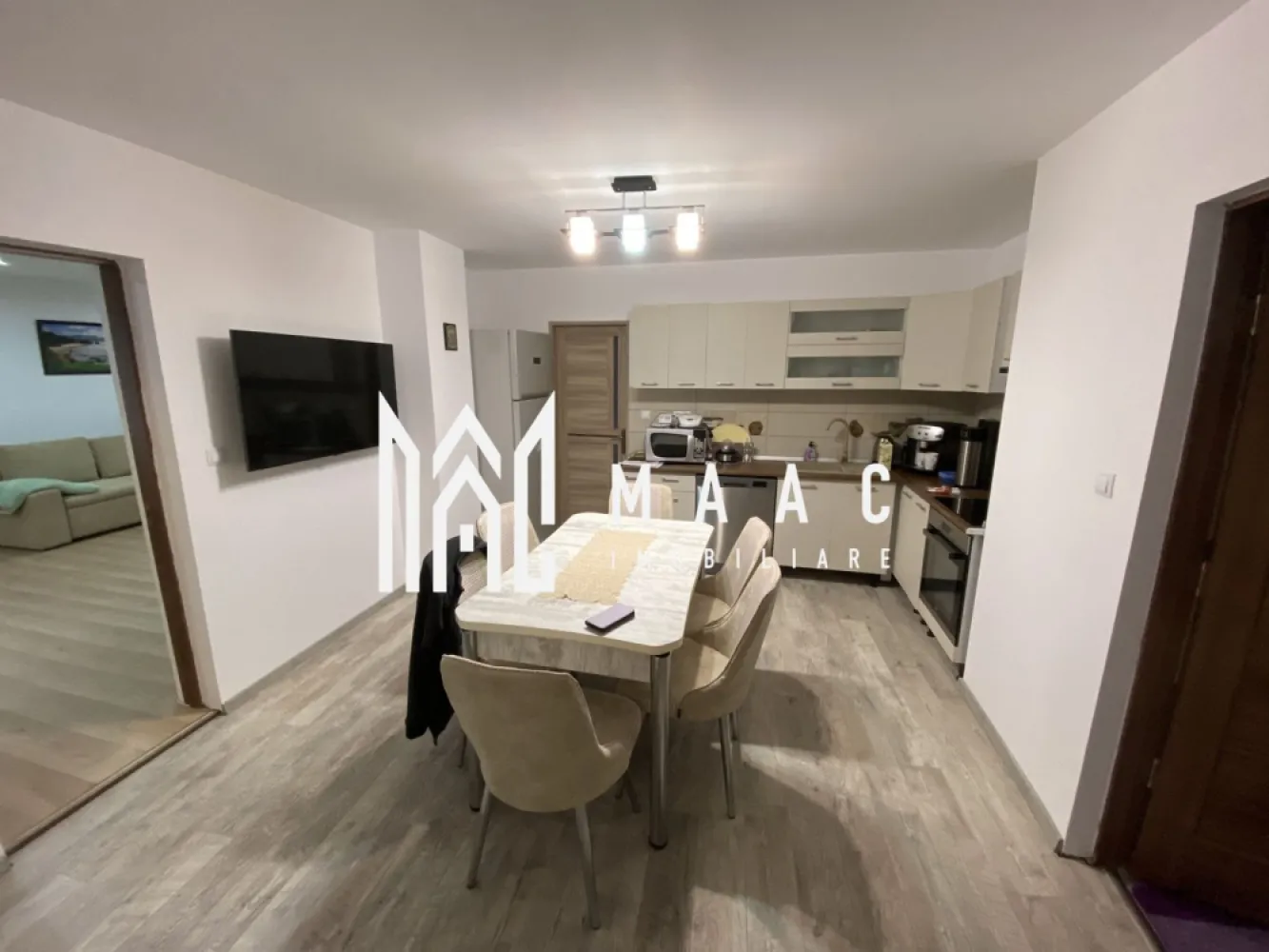 Apartament la casa | Renovat | Garaj | Curte | Lazaret - MAAC Imobiliare va propune spre vanzare un apartament la casa in zona Lazaret.

Caracteristici generale:
Tip: Apartament la casă, situat într-o curte comună cu alți 3 proprietari

Compartimentare:
O cameră spațioasă de aproximativ 30 mp
Bucătărie
Hol
Baie.

Spații adiționale:
Terasă generoasă în fața locuinței, de 12 mp
Garaj de 18 mp cu CF separat.

Detalii despre renovare:
Apartamentul a fost renovat complet și reconfigurat (inițial compus din 2 camere)
Finisaje moderne, oferind un spațiu luminos și confortabil.

Locație și vecinătăți:
Situat într-o curte comună liniștită, împărțită cu alți 2 proprietari

Pentru mai multe detalii precizati telefonic ca ati vazut anuntul cu ID: CP2249401