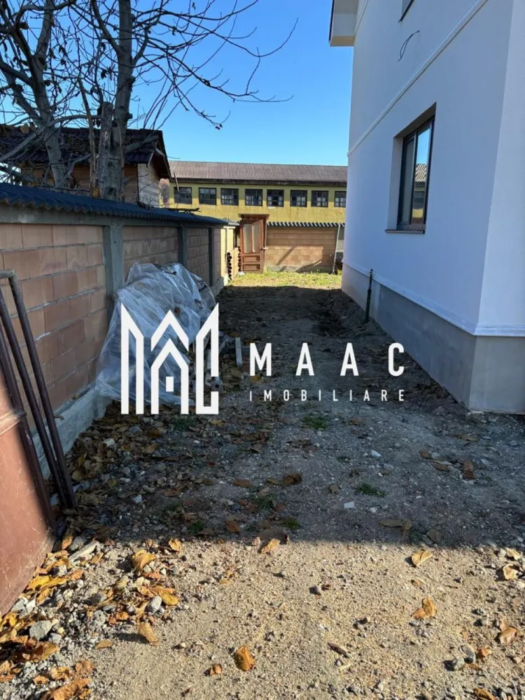 Casa tip duplex | Terasa | Rasinari - Vă propunem spre vânzare o casă tip duplex, modernă și spațioasă, cu o suprafață totală utilă de 194,6 mp, situată într-o zonă liniștită, in Rasinari. Acest imobil dispune de parter, etaj și mansardă, oferind suficient spațiu pentru o familie, cu posibilități multiple de amenajare. Curtea proprie de 160 mp adaugă un plus de valoare, fiind ideală pentru petrecerea timpului liber sau amenajarea unei grădini personale. Caracteristici principale: Suprafață totală utilă: 194,6 mp Compartimentare: Parter + Etaj + Mansardă, într-o configurație care oferă intimitate și confort pe fiecare nivel Curte proprie: 160 mp, cu posibilități de amenajare a unui loc de relaxare, grădină sau loc de joacă pentru copii Predare la alb: Imobilul va fi predat la stadiul de alb, permițându-vă să personalizați finisajele interioare conform preferințelor dumneavoastră Detaliile fiecărui nivel: Parter: Living spațios, bucătărie separată, dormitor si baie . Etaj: 2 dormitoare luminoase și aerisite, cu acces facil la baie si o camera de relaxare care face legatura intre ele. Mansardă: Un spațiu flexibil care poate fi amenajat în funcție de nevoile dumneavoastră. Avantaje suplimentare: Curte de 160 mp: Ideală pentru a crea un loc de relaxare, grădină personală sau loc de joacă pentru copii Posibilități de personalizare: Predarea la alb vă permite să vă puneți amprenta asupra casei, alegând finisajele care se potrivesc stilului dumneavoastră personal Ideal pentru: Familii care își doresc un cămin modern, spațios și personalizabil Persoane care preferă o locuință cu multiple opțiuni de amenajare și cu curte proprie Oricine caută o casă deosebită într-o zonă liniștită, dar cu acces rapid la facilități urbane Pentru mai multe informatii sau pentru a programa o vizionare, va rugam sa specificati ID: CP2217812
