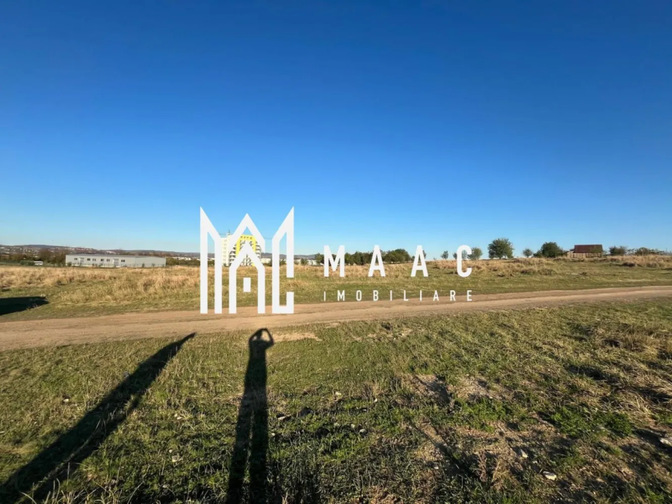 Teren 3000 mp | Intravilan | Zona Turnisor-Magnolia - Maac Imobiliare va propune spre vanzare un teren intravilan in suprafata de 3000 mp, in zona Turnisor-Magnolia.

Deschidere la doua drumuri (26,50 ml pe strada prelungirea Ogorului, respectiv 22,50 ml la strada secundara; lungimea -140 ml)

In noul PUG, terenul permite constructia imobilelor cu regim de înălțime P + 3E + ER (zonă de blocuri zona M2) . 

Rețea de apă, în fața terenului; canal pluvial - la 185 m de colțul terenului; post transformare curent- la 160 m pe drumul secundar din spate .

Pentru mai multe detalii va rog sa specificati telefonic ca ati vazut anuntul cu ID:CP2202641