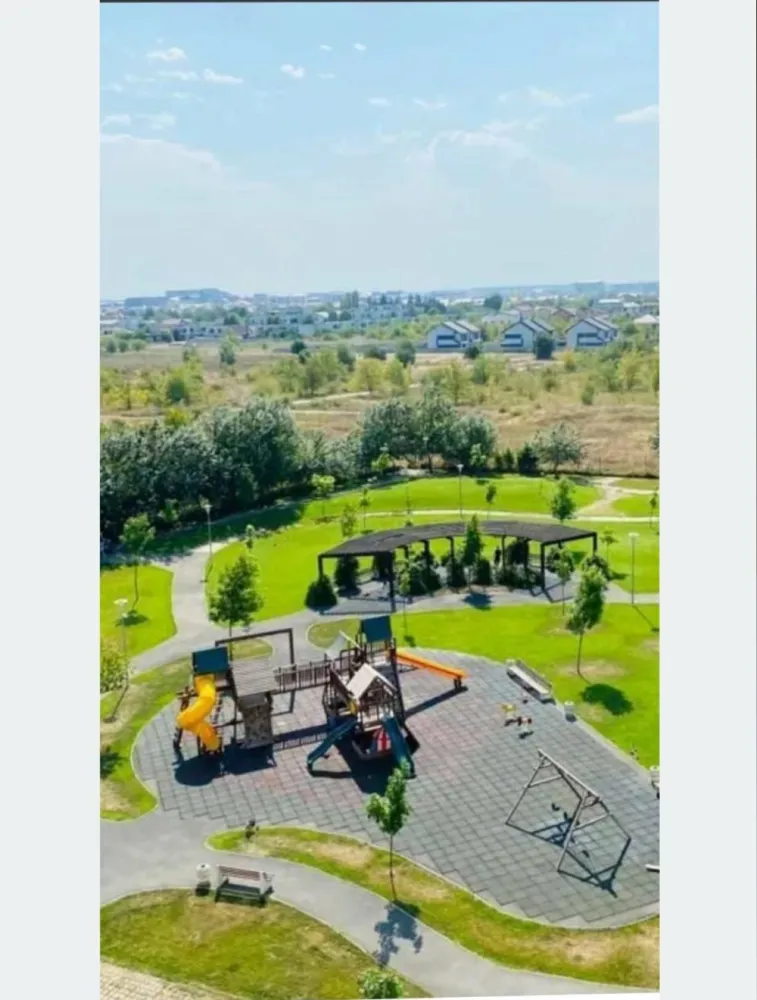 Vânzare - Proprietar:Vând apartament cu trei camere în Bragadiru/Ilfov în Complexul Rezidențial Cubic 7.Complexul este închis având parc propriu și supraveghere video.Apartament are o suprafață totală de aproximativ 80 mp, fiind decomandat.Apartament se vinde mobilat, este situat la parterul blocului din 6 etaje având și loc de parcare.Detalii: 0736812131&nbsp; &nbsp; &nbsp; &nbsp; &nbsp; &nbsp; &nbsp;0771130754 &nbsp; &nbsp;Preț: 150.000 EURO