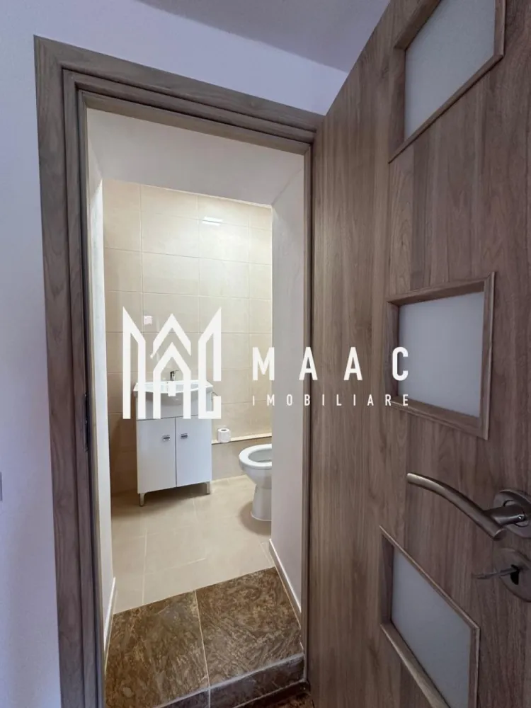 Spatiu comercial | Renovat | Zona centrala - Slimnic - MAAC Imobiliare ofera spre inchiriere spatiu comercial amplasat in zona centrala din Slimnic.

Incaperea se afla la parterul unei case, cu centrala proprie si panouri solare; are suprafata utila de 30mp si a fost de curand renovata.

Aferente- 9 locuri de parcare.

Disponibilitate imediata. 

Se percepe o chirie in avans si garantie in cuantumul unei chirii lunare.

Pentru mai multe detalii va rugam specificati: CP2197936