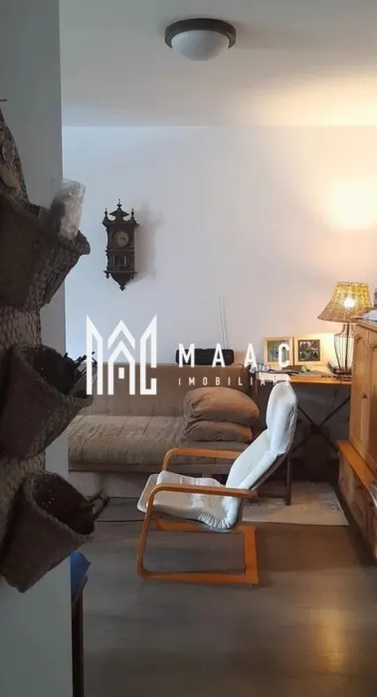 Apartament 3 camere I Decomandat I Etajul 1 - MAAC Imobiliare vă propune spre vânzare un apartament cu 3 camere, la etajul 1.

Compartimentare: living spațios, bucatarie, 2 dormitoare, 2 bai și hol ce permite accesul facil la toate încăperile.

Apartamentul se vinde nemobilat.

In imediata apropiere se gasesc centre comerciale, bancare, de invatamant, statii pentru transportul in comun, etc

Pentru mai multe detalii precizati telefonic ca ati vazut anuntul cu ID: CP1978972.