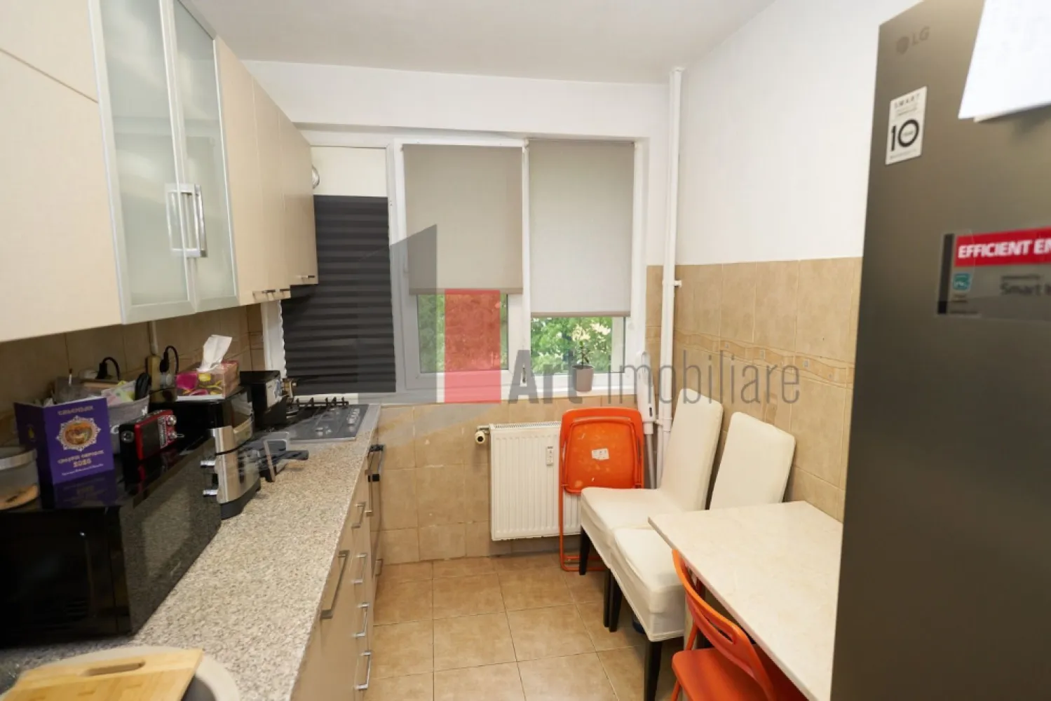 Vânzare apartament 2 camere - metrou Dristor - Vă propun spre achiziție un apartament semidecomandat de 2 camere, luminos, situat la etajul 3/10.

Complet renovat, are instalațiile electrice și sanitare schimbate. Baia are geam, pentru aerisire proprie. Suprafața utilă totală este de 51,34 mp, care include și suprafața balconului, 3,77 mp. Ușile, parchetul au fost schimbate, iar balconul a fost închis.

Apartamentul se vinde mobilat și utilat.
Imobilul este izolat termic și nu este inclus în nici o clasă de risc sau de urgență.
Este situat la 10-15 minute de mers pe jos de stația de metrou Dristor, respectiv la 5 minute de Park Lake și Parcul Cuza.
Mijloacele de transport în comun sunt la mică distanță: 311, 330, 69, 79, N104, 640; 23, 27.

În apropiere este Școala 86.

Pentru mai multe detalii și programarea unei vizionări, vă stau cu drag la dispoziție!