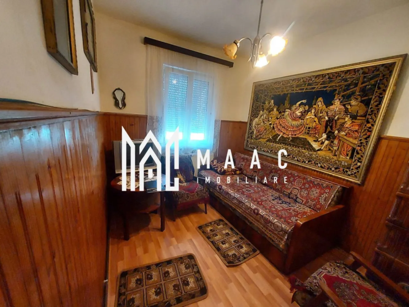 Casa 3 Camere | 67 MPU | 507MP Teren | Piata Sadu - MAAC Imobiliare vă propune spre vânzare o casă situată într-una dintre cele mai apreciate și liniștite zone rezidențiale din Sibiu, Valea Aurie. Această proprietate este ideală pentru cei care doresc să creeze o locuință unică, adaptată nevoilor proprii, într-un mediu verde și relaxant.

Caracteristici Principale:
Suprafață utilă: 67 mp, oferind spațiu suficient pentru o locuință confortabilă
Teren: 507 mp, perfect pentru extindere, amenajarea unei grădini, terase sau spații recreative
Compartimentare: 3 camere, ideale pentru familie sau spațiu personalizat
Stare: Necesită renovare, oferind libertatea de a amenaja și decora casa conform preferințelor
Posibilitate de mansardare: Oportunitate excelentă de extindere a spațiului util
Avantaje:
Situată în Valea Aurie, aproape de parcuri, școli, magazine, restaurante și alte facilități urbane
Curte Spațioasă: Ideală pentru momente de relaxare, petreceri în aer liber sau proiecte de grădinărit
Spațiul oferă flexibilitate pentru reamenajare și extindere, 

Această casă este o oportunitate rară pentru cei care caută o proprietate cu potențial mare de dezvoltare, într-o zonă rezidențială bine cotată.

Pentru mai multe detalii, fotografii suplimentare sau programarea unei vizionări, vă invităm să ne contactați specificând ID: CP2148158.