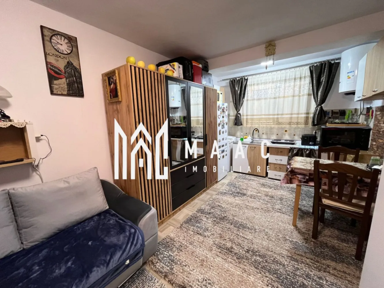 Garsoniera | Demisol | 26,33 MP | Zona Hipodrom 3 - MAAC Imobiliare vă propune spre vânzare o garsonieră situată într-o zonă liniștită și accesibilă - Hipodrom 3, lângă magazinul Supeco. Această proprietate este ideală pentru cei care caută confort și accesibilitate.

Caracteristici Principale

Suprafață Totală Utilă: 26,33 mp
Localizare: Hipodrom 3, lângă magazinul Supeco
Tipul Proprietății: Garsonieră
Încălzire: Electrică (fără gaz)
Avantaje și Beneficii:

Localizare Excelentă: Aproape de mijloacele de transport în comun, facilități comerciale (magazinul Supeco), școli și zone verzi.

Nu necesită investiții suplimentare: Se vinde la cheie, gata pentru mutare.
Confort și Funcționalitate: Spațiul este bine compartimentat și optimizat pentru a oferi maximum de confort.
Încălzire Electrică: Sistem de încălzire modern și eficient, eliminând necesitatea gazului.
Siguranță și Liniște: Zona este recunoscută pentru siguranța sa și atmosfera liniștită, ideală pentru locuit.

Pentru mai multe detalii precizati telefonic ca ati vazut anuntul cu ID: CP2124184