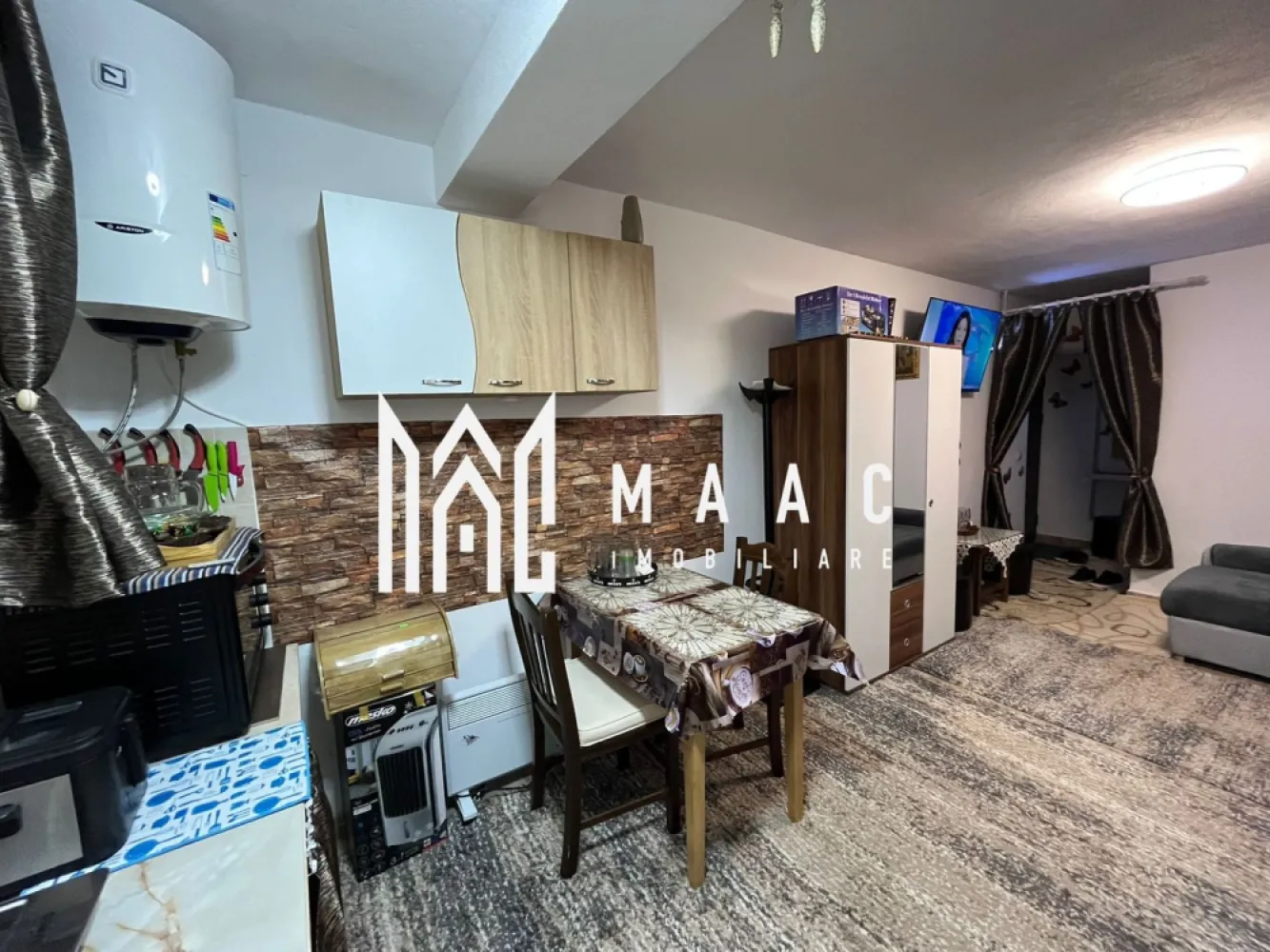Garsoniera | Demisol | 26,33 MP | Zona Hipodrom 3 - MAAC Imobiliare vă propune spre vânzare o garsonieră situată într-o zonă liniștită și accesibilă - Hipodrom 3, lângă magazinul Supeco. Această proprietate este ideală pentru cei care caută confort și accesibilitate.

Caracteristici Principale

Suprafață Totală Utilă: 26,33 mp
Localizare: Hipodrom 3, lângă magazinul Supeco
Tipul Proprietății: Garsonieră
Încălzire: Electrică (fără gaz)
Avantaje și Beneficii:

Localizare Excelentă: Aproape de mijloacele de transport în comun, facilități comerciale (magazinul Supeco), școli și zone verzi.

Nu necesită investiții suplimentare: Se vinde la cheie, gata pentru mutare.
Confort și Funcționalitate: Spațiul este bine compartimentat și optimizat pentru a oferi maximum de confort.
Încălzire Electrică: Sistem de încălzire modern și eficient, eliminând necesitatea gazului.
Siguranță și Liniște: Zona este recunoscută pentru siguranța sa și atmosfera liniștită, ideală pentru locuit.

Pentru mai multe detalii precizati telefonic ca ati vazut anuntul cu ID: CP2124184