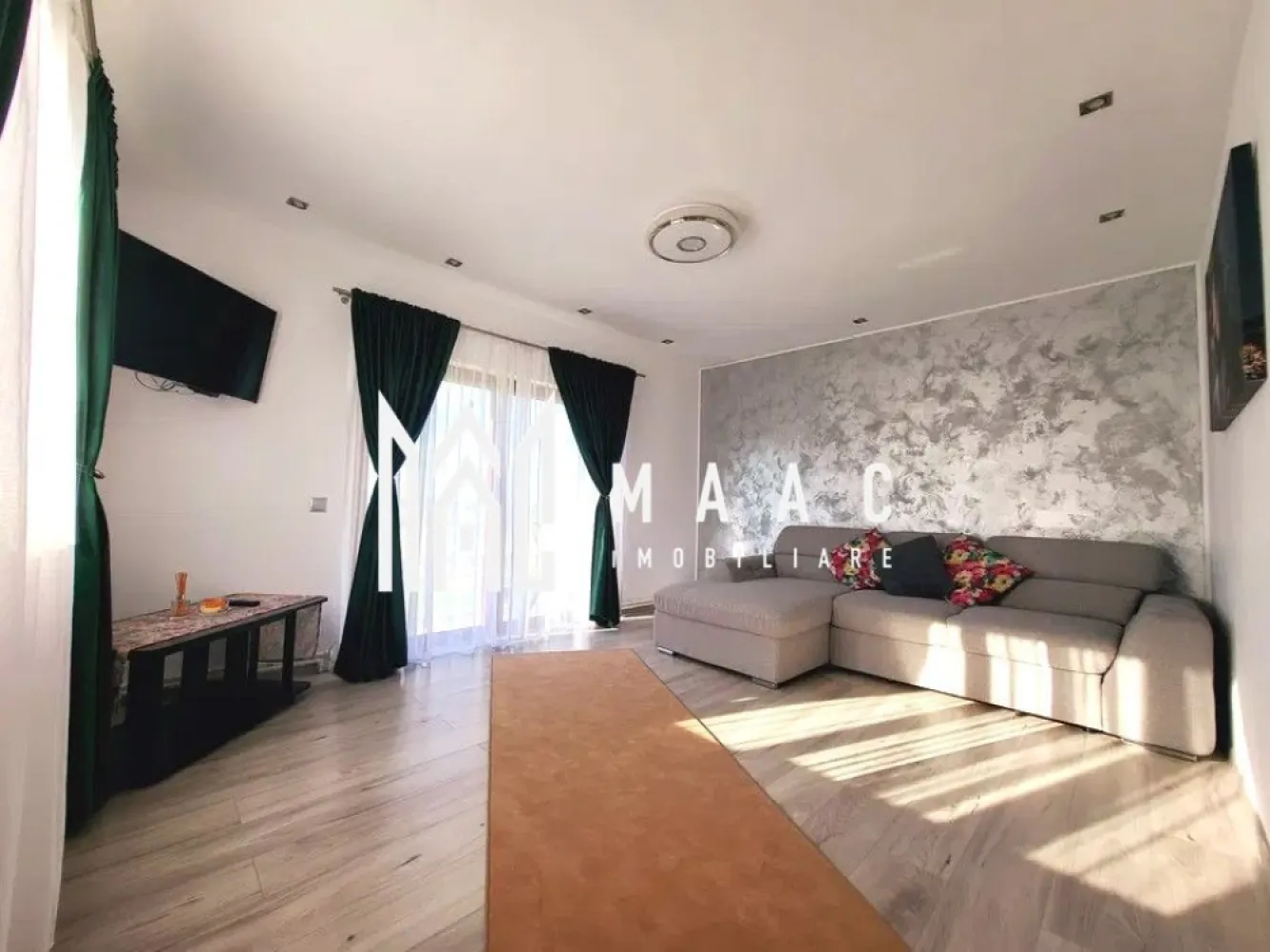 Casa individuala | 3 Camere | 472 mp teren | Cisnadie - MAAC Imobiliare propune spre vanzare o casa individuala situata intr- o zona linistita, ferita de trafic si galagia orasului, mai exact in Cisnadie. Suprafata totala teren: 472 mp Casa a fost construita in anul 2017, teren imprejmuit cu panouri de plasa zincata si o priveliste panoramica asupra muntilor. Suprafata utila: 96 mp Compartimentare: Parter - hol generos de 9 mp, living, bucatarie, camara, baie cu geam de aerisire si dus, terasa. La mansarda imobilului sunt: 2 dormitoare generoase cu suprafata de 17,90 mp respectiv 16,50 mp, o baie, hol si balcon. Exterior: curte libera 432 mp. Acces masina, deschidere la strada 21 ml. Imobilul dispune de urmatoarele dotari: Centrala proprie pe peleti cu sistem de calorifiere, Ferestre termopan cu tamplarie PVC, Usi intrare: termopan, PVC, Usi interior: lemn, Acoperis tigla, CATV, antena, Curent (trifazic), apa potabila plus o fantana, fosa septica 3000 l, Izolatii: interior – exterior, inclusiv acoperisul. Casa se vinde partial mobilata si utilata, Baia de la etaj si un dormitor au doar gresie si parchet. Pentru mai multe detalii precizati telefonic ca ati vazut anuntul cu ID : CP2121354