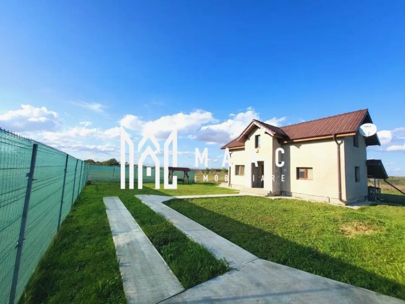 Casa individuala | 3 Camere | 472 mp teren | Cisnadie - MAAC Imobiliare propune spre vanzare o casa individuala situata intr- o zona linistita, ferita de trafic si galagia orasului, mai exact in Cisnadie. Suprafata totala teren: 472 mp Casa a fost construita in anul 2017, teren imprejmuit cu panouri de plasa zincata si o priveliste panoramica asupra muntilor. Suprafata utila: 96 mp Compartimentare: Parter - hol generos de 9 mp, living, bucatarie, camara, baie cu geam de aerisire si dus, terasa. La mansarda imobilului sunt: 2 dormitoare generoase cu suprafata de 17,90 mp respectiv 16,50 mp, o baie, hol si balcon. Exterior: curte libera 432 mp. Acces masina, deschidere la strada 21 ml. Imobilul dispune de urmatoarele dotari: Centrala proprie pe peleti cu sistem de calorifiere, Ferestre termopan cu tamplarie PVC, Usi intrare: termopan, PVC, Usi interior: lemn, Acoperis tigla, CATV, antena, Curent (trifazic), apa potabila plus o fantana, fosa septica 3000 l, Izolatii: interior – exterior, inclusiv acoperisul. Casa se vinde partial mobilata si utilata, Baia de la etaj si un dormitor au doar gresie si parchet. Pentru mai multe detalii precizati telefonic ca ati vazut anuntul cu ID : CP2121354
