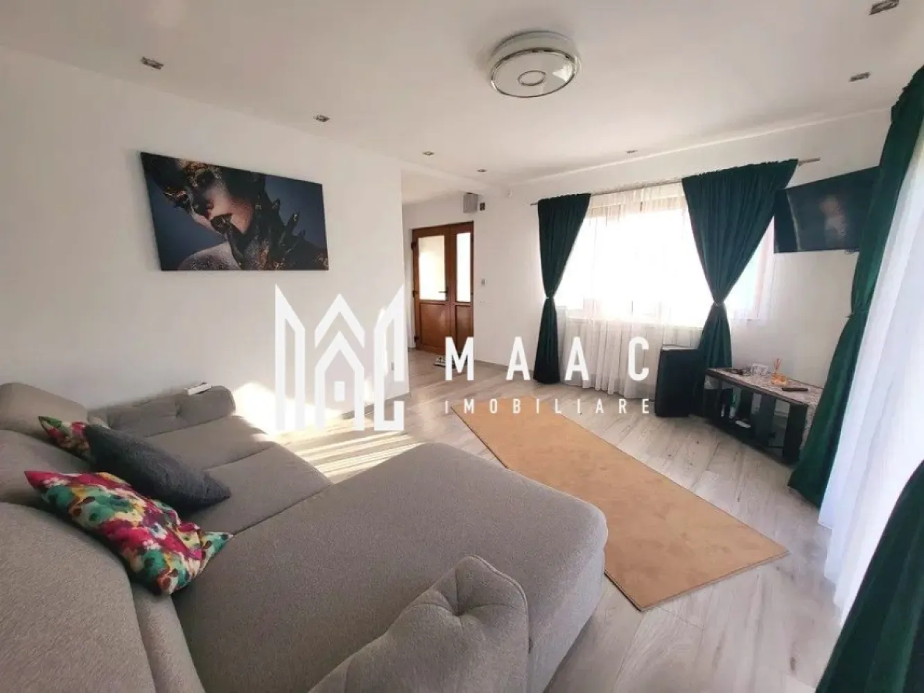 Casa individuala | 3 Camere | 472 mp teren | Cisnadie - MAAC Imobiliare propune spre vanzare o casa individuala situata intr- o zona linistita, ferita de trafic si galagia orasului, mai exact in Cisnadie. Suprafata totala teren: 472 mp Casa a fost construita in anul 2017, teren imprejmuit cu panouri de plasa zincata si o priveliste panoramica asupra muntilor. Suprafata utila: 96 mp Compartimentare: Parter - hol generos de 9 mp, living, bucatarie, camara, baie cu geam de aerisire si dus, terasa. La mansarda imobilului sunt: 2 dormitoare generoase cu suprafata de 17,90 mp respectiv 16,50 mp, o baie, hol si balcon. Exterior: curte libera 432 mp. Acces masina, deschidere la strada 21 ml. Imobilul dispune de urmatoarele dotari: Centrala proprie pe peleti cu sistem de calorifiere, Ferestre termopan cu tamplarie PVC, Usi intrare: termopan, PVC, Usi interior: lemn, Acoperis tigla, CATV, antena, Curent (trifazic), apa potabila plus o fantana, fosa septica 3000 l, Izolatii: interior – exterior, inclusiv acoperisul. Casa se vinde partial mobilata si utilata, Baia de la etaj si un dormitor au doar gresie si parchet. Pentru mai multe detalii precizati telefonic ca ati vazut anuntul cu ID : CP2121354