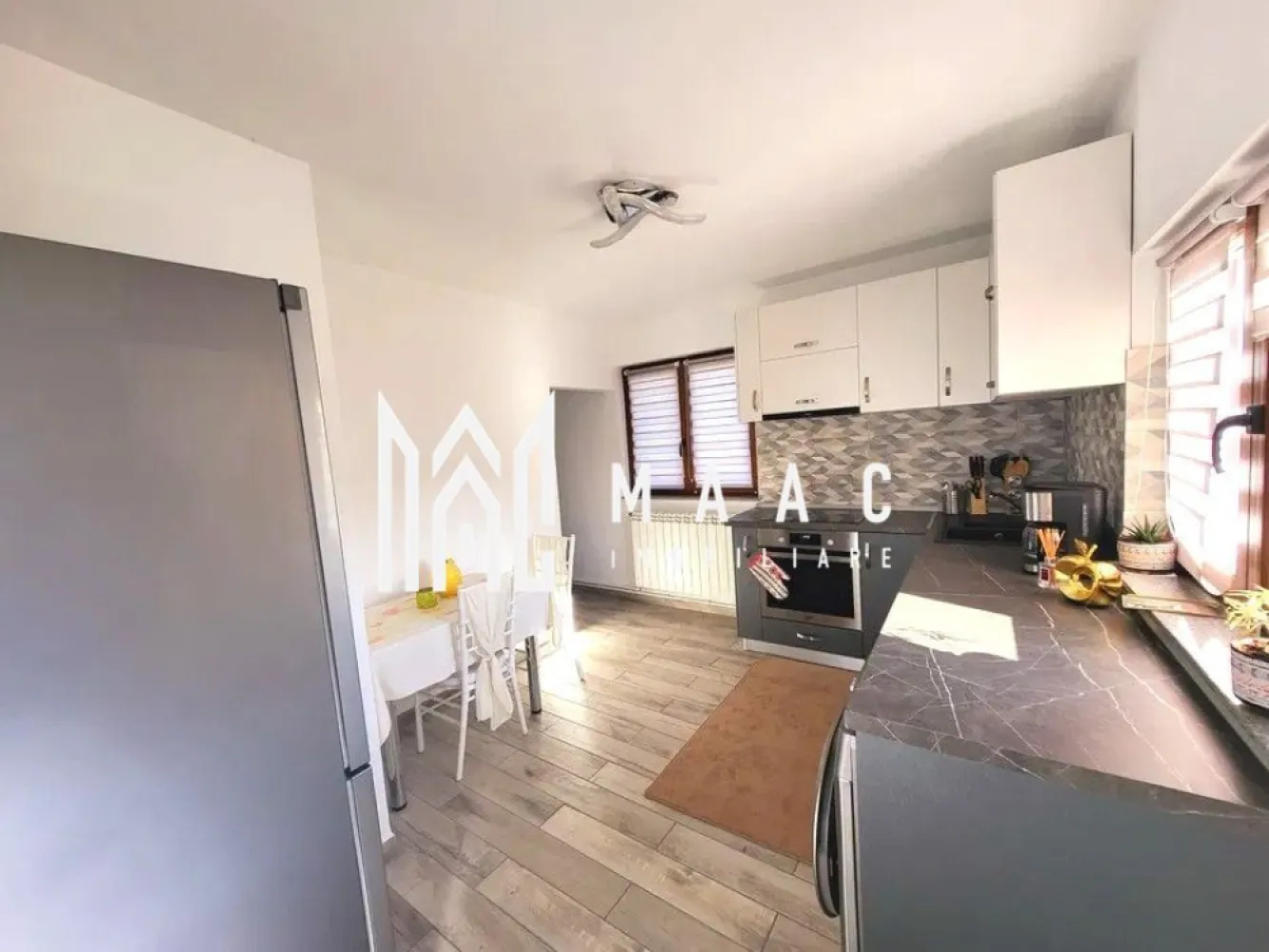 Casa individuala | 3 Camere | 472 mp teren | Cisnadie - MAAC Imobiliare propune spre vanzare o casa individuala situata intr- o zona linistita, ferita de trafic si galagia orasului, mai exact in Cisnadie. Suprafata totala teren: 472 mp Casa a fost construita in anul 2017, teren imprejmuit cu panouri de plasa zincata si o priveliste panoramica asupra muntilor. Suprafata utila: 96 mp Compartimentare: Parter - hol generos de 9 mp, living, bucatarie, camara, baie cu geam de aerisire si dus, terasa. La mansarda imobilului sunt: 2 dormitoare generoase cu suprafata de 17,90 mp respectiv 16,50 mp, o baie, hol si balcon. Exterior: curte libera 432 mp. Acces masina, deschidere la strada 21 ml. Imobilul dispune de urmatoarele dotari: Centrala proprie pe peleti cu sistem de calorifiere, Ferestre termopan cu tamplarie PVC, Usi intrare: termopan, PVC, Usi interior: lemn, Acoperis tigla, CATV, antena, Curent (trifazic), apa potabila plus o fantana, fosa septica 3000 l, Izolatii: interior – exterior, inclusiv acoperisul. Casa se vinde partial mobilata si utilata, Baia de la etaj si un dormitor au doar gresie si parchet. Pentru mai multe detalii precizati telefonic ca ati vazut anuntul cu ID : CP2121354