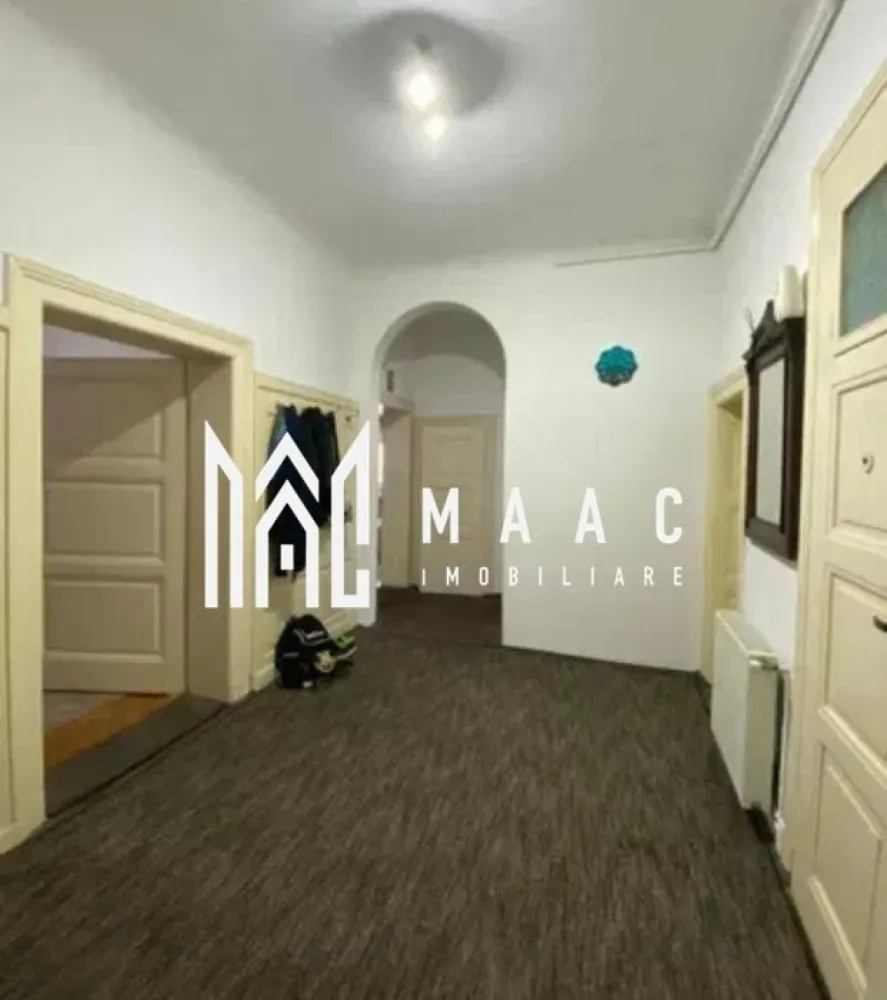 Apartament 4 camere | Etaj 1 | Terasa | Pivnita | Central - MAAC Imobiliare va prezinta un apartament cu 4 camere, etajul 1, zona Centrală Sibiu.

Localizare și structură:
Apartament situat la etajul 1 într-o casă de tip P+1+Pod, în zona centrală a Sibiului.
Suprafață utilă de 128 mp, complet decomandat.

Compartimentare și facilități:
Hol generos la intrare, cu acces direct în fiecare încăpere.
Bucătărie separată.
Două băi:
Baie principală spațioasă.
Baie de serviciu pentru un plus de confort.

Încălzire și elementele de design:
Încălzirea se realizează prin calorifere.
Sobele vechi au fost păstrate, adăugând un plus de caracter și autenticitate.

Spații suplimentare:
Acces la pod, oferind posibilități de depozitare suplimentară sau extindere.
Pivniță de 40 mp, perfectă pentru depozitare sau alte utilizări.

Curte comună:
Curte împărțită între cele trei apartamente din imobil (un apartament la parter, acesta de la etajul 1, și încă unul în spate).

Potrivire ideală:
Ideal pentru locuit datorită spațiului generos și compartimentării funcționale.
Potrivit și pentru investiții, având în vedere amplasarea centrală și potențialul de dezvoltare.

Pentru mai multe informații sau pentru a programa o vizionare, nu ezitați să ne contactați, specificand ID: CP2108478