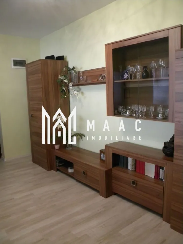 Apartament 4 camere I Decomandat I Loc parcare I Turnisor - Va propunem spre vanzare un apartament de 4 camere decomandat situat la etajul 4/4 al unui imobil din zona Frunzei- Turnisor.

Locuinta cuprinde: living, 3 dormitoare,bucatarie, baie, 2 balcoane.

Aferent: loc de parcare.

Disponibil imediat.

Zona in plina dezvoltare cu acces rapid la mijloace de transport in comun, centre comerciale de invatamant.

Pentru mai multe detalii precizati telefonic ca ati vizionat anuntul cu ID: CP2104507
