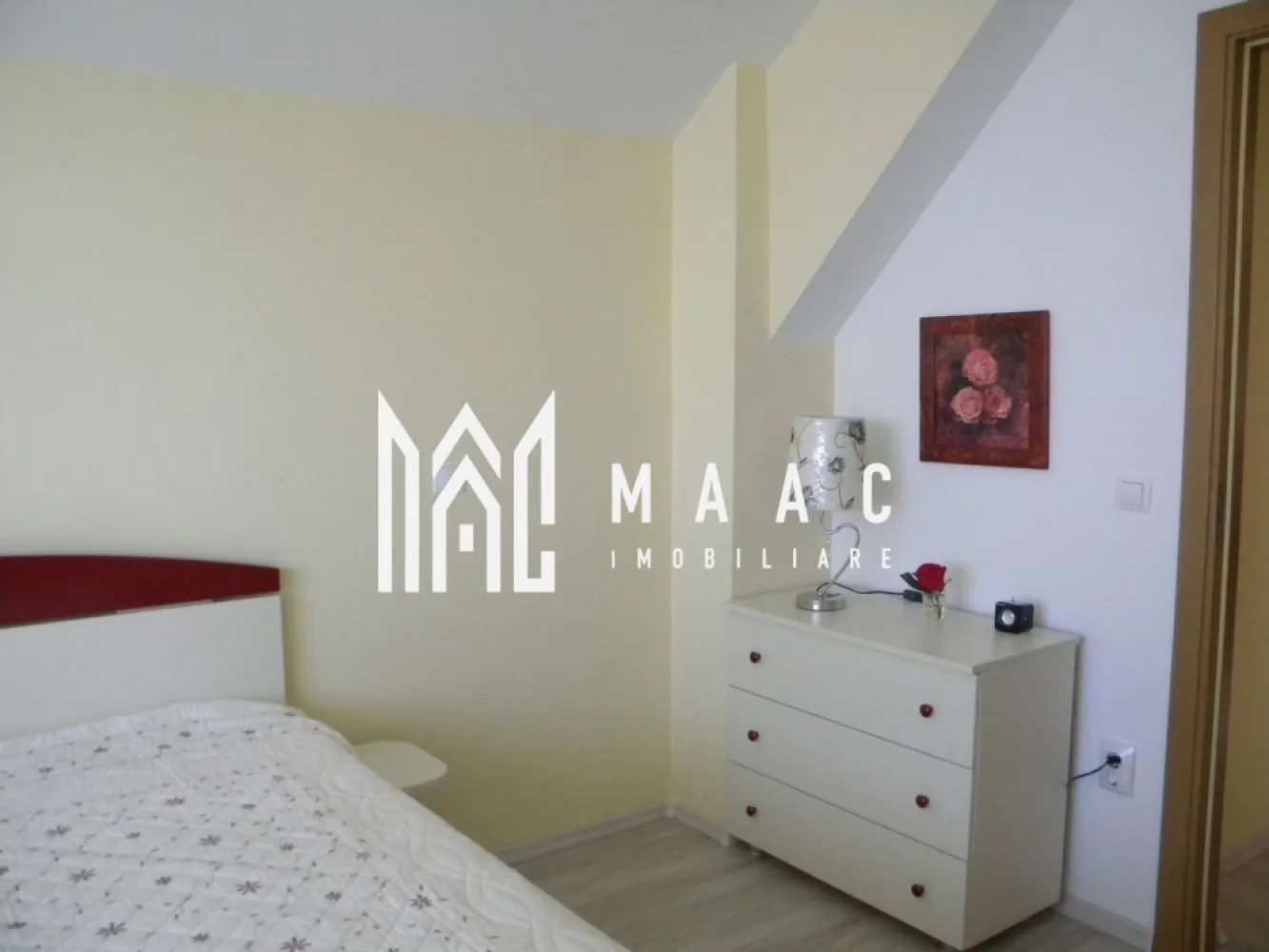 Apartament 4 camere I Decomandat I Loc parcare I Turnisor - Va propunem spre vanzare un apartament de 4 camere decomandat situat la etajul 4/4 al unui imobil din zona Frunzei- Turnisor.

Locuinta cuprinde: living, 3 dormitoare,bucatarie, baie, 2 balcoane.

Aferent: loc de parcare.

Disponibil imediat.

Zona in plina dezvoltare cu acces rapid la mijloace de transport in comun, centre comerciale de invatamant.

Pentru mai multe detalii precizati telefonic ca ati vizionat anuntul cu ID: CP2104507