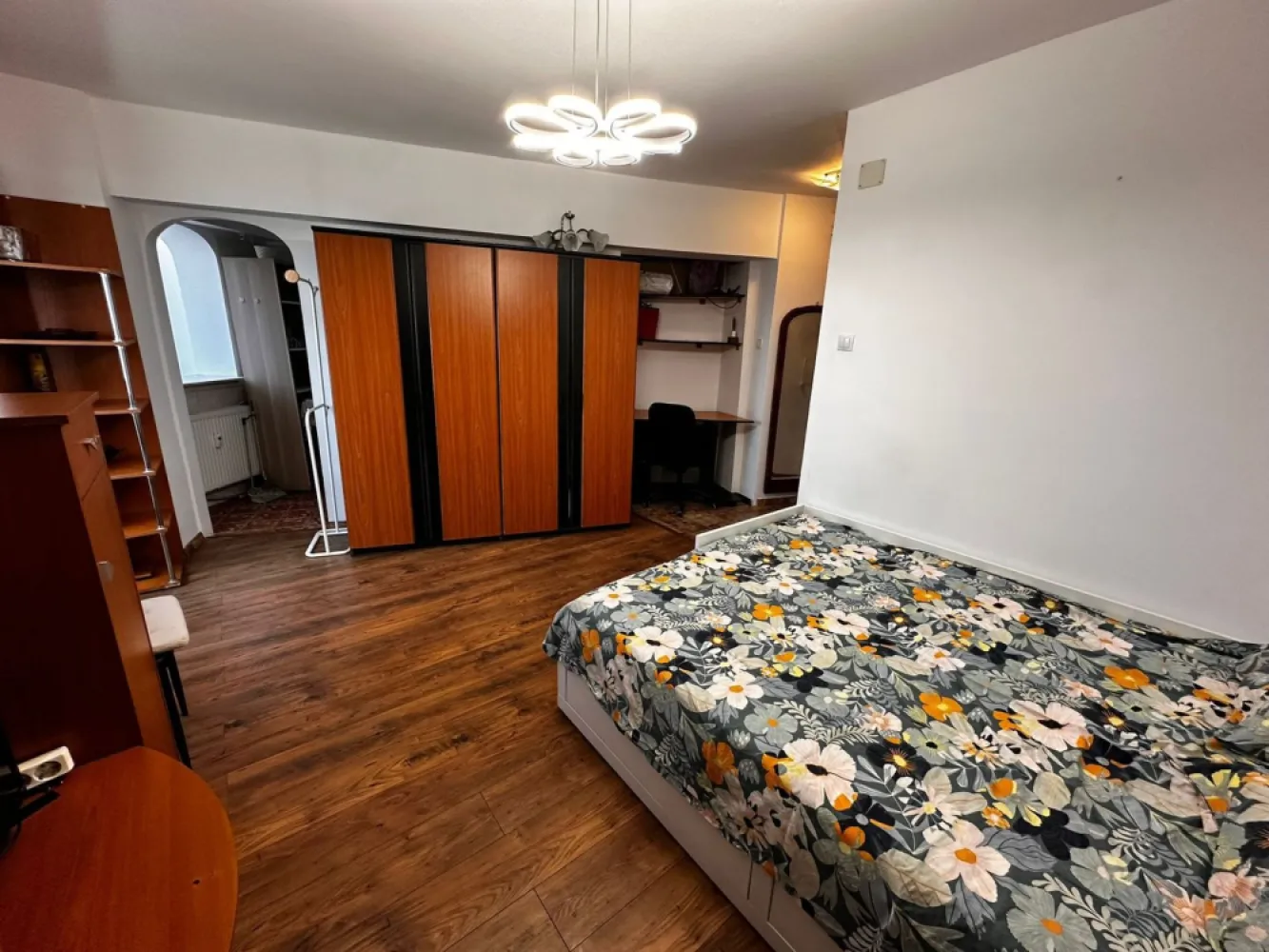 Titulescu Banu Manta garsoniera mobilata si utilata complet - K IMobiliare prezinta in zona Titulescu Banu Manta bloc stradal , reabilitat , etaj 10 , garsoniera mobilata si utilata complet .