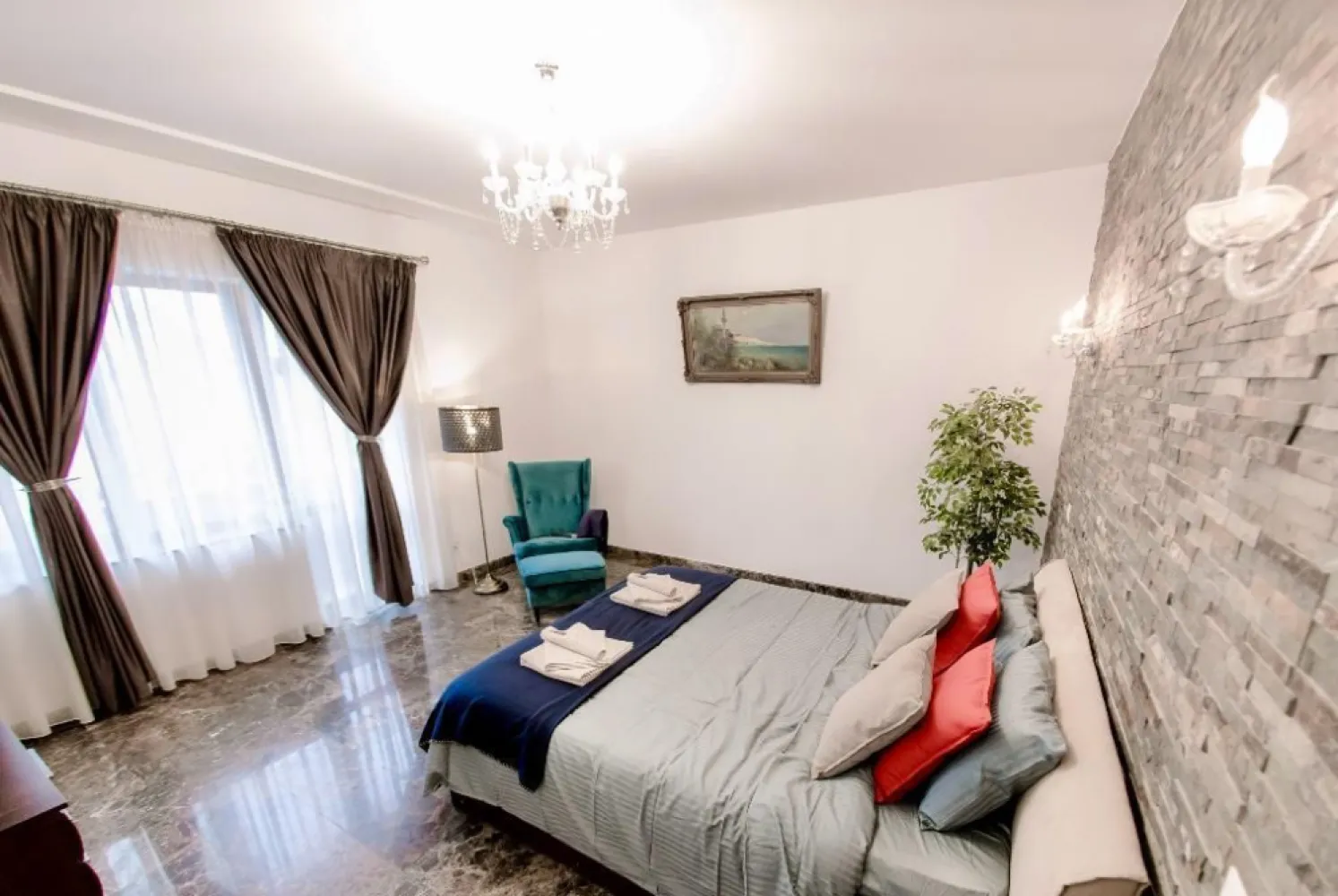 Universitate apartament 5 camere 220 mp de inchiriat