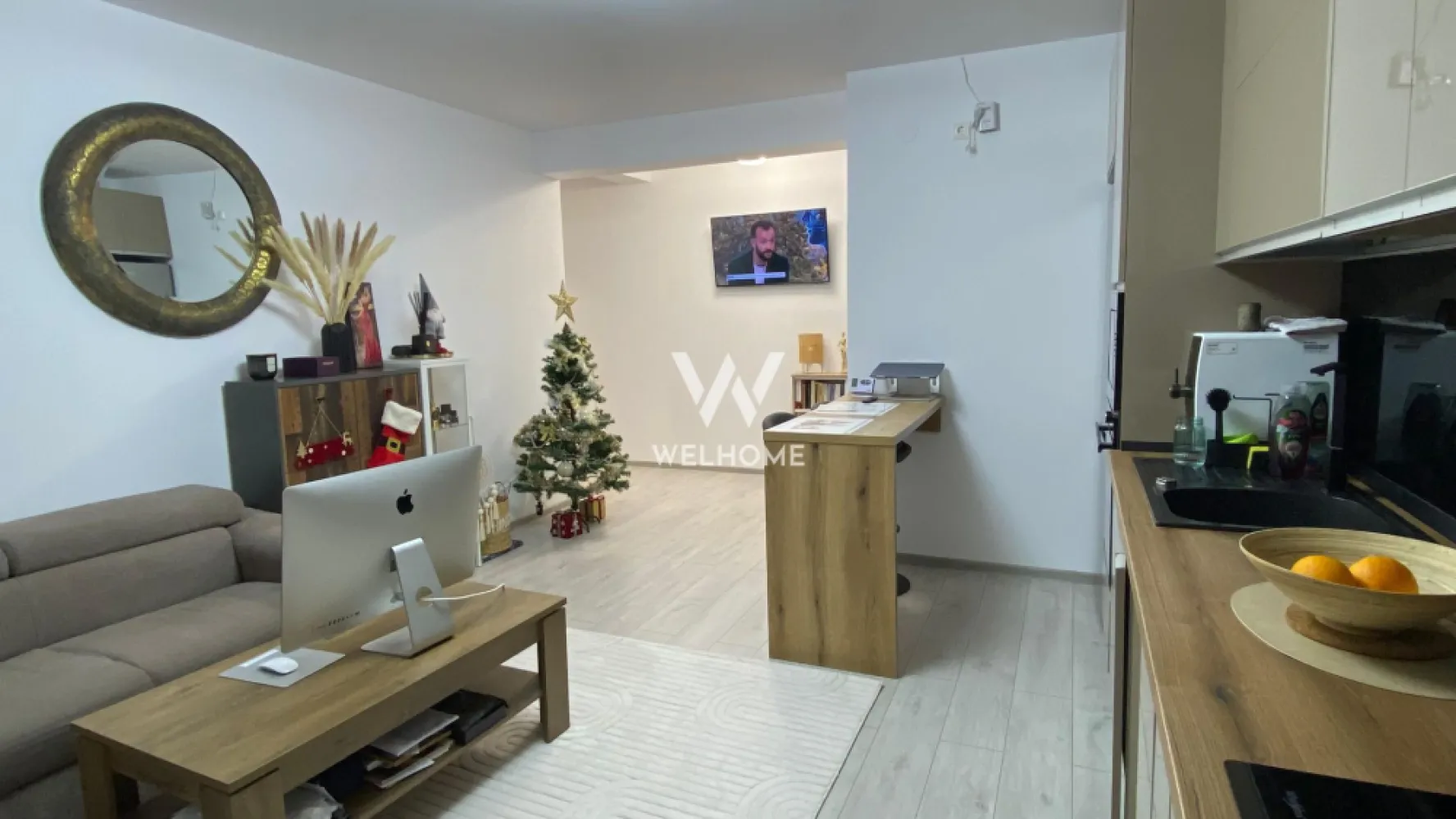 Superb apartament in zona El Gringo, Selimbar Sibiu - Spre vanzare un superb apartament modern cu 2 camere in Selimbar si 2 locuri de parcare, pod propriu și vedere superbă spre Munții Făgăraș . Apartamentul se vinde mobilat, unul dintre avantajele rare ale acestui apartament este podul propriu perfect pentru depozitare sau amenajare în funcție de nevoi . Dotări: aer condiționat, mașină de spălat vase, mașină de spălat haine cu uscător, frigider, plită electrică,centrală Bosch , cuptor , balcon de 4mp.

Pret: 125 000euro. 
Se percepe comision către agenție.
Detalii: 0745 99 55 37 Mihai