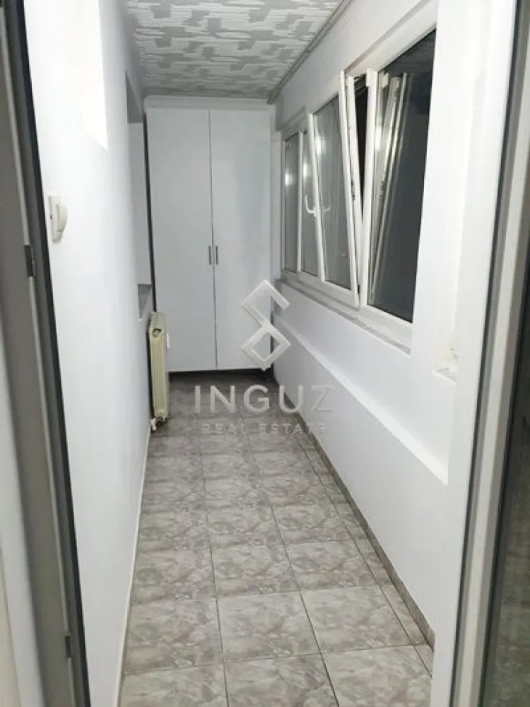 De închiriat – Apartament 2 camere decomandat | Metrou 1 Decembrie 191 - De închiriat – Apartament 2 camere decomandat | Metrou 1 Decembrie 1918

Apartament complet mobilat și utilat, situat într-o zonă foarte bună, la doar 2 minute de mers pe jos până la stația de metrou 1 Decembrie 1918, pe Strada Jean Steriadi nr. 1.

Detalii proprietate:
• 2 camere decomandate
• Etaj 4 din 10
• Loc de parcare inclus
• Apartament curat, bine întreținut

Dotări:
• Mobilat și utilat complet
• 2 televizoare
• 2 aparate de aer condiționat
• Internet RCS
• Saltea nouă
• Canapea extensibilă
• Contorizare individuală (apometre + repartitoare)

Condiții:
• Se acceptă animale de companie (doar pisică)
• Ideal pentru cuplu sau familie

Preț: 450 € / lună
Comision agenție: 50% din chiria lunară (o singură dată)

INGUZ Real Estate
📱 +40 774 017 567 (WhatsApp)
📱 +40 724 922 092
✉️ info.inguzrealestate.com