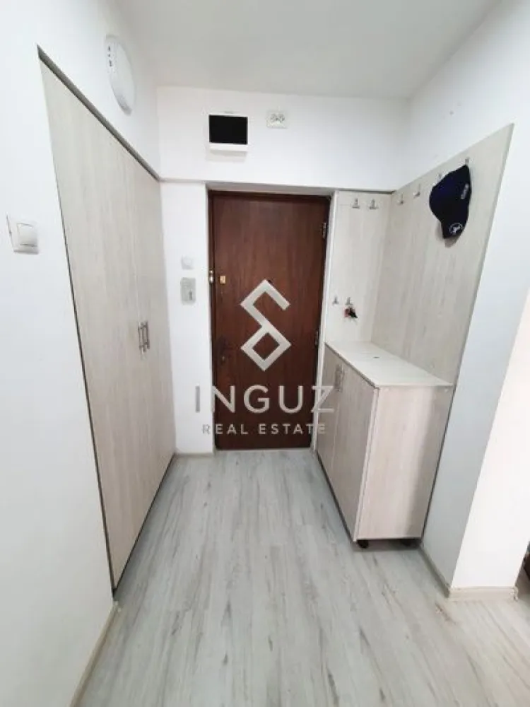De închiriat – Apartament 2 camere decomandat | Metrou 1 Decembrie 191 - De închiriat – Apartament 2 camere decomandat | Metrou 1 Decembrie 1918

Apartament complet mobilat și utilat, situat într-o zonă foarte bună, la doar 2 minute de mers pe jos până la stația de metrou 1 Decembrie 1918, pe Strada Jean Steriadi nr. 1.

Detalii proprietate:
• 2 camere decomandate
• Etaj 4 din 10
• Loc de parcare inclus
• Apartament curat, bine întreținut

Dotări:
• Mobilat și utilat complet
• 2 televizoare
• 2 aparate de aer condiționat
• Internet RCS
• Saltea nouă
• Canapea extensibilă
• Contorizare individuală (apometre + repartitoare)

Condiții:
• Se acceptă animale de companie (doar pisică)
• Ideal pentru cuplu sau familie

Preț: 450 € / lună
Comision agenție: 50% din chiria lunară (o singură dată)

INGUZ Real Estate
📱 +40 774 017 567 (WhatsApp)
📱 +40 724 922 092
✉️ info.inguzrealestate.com