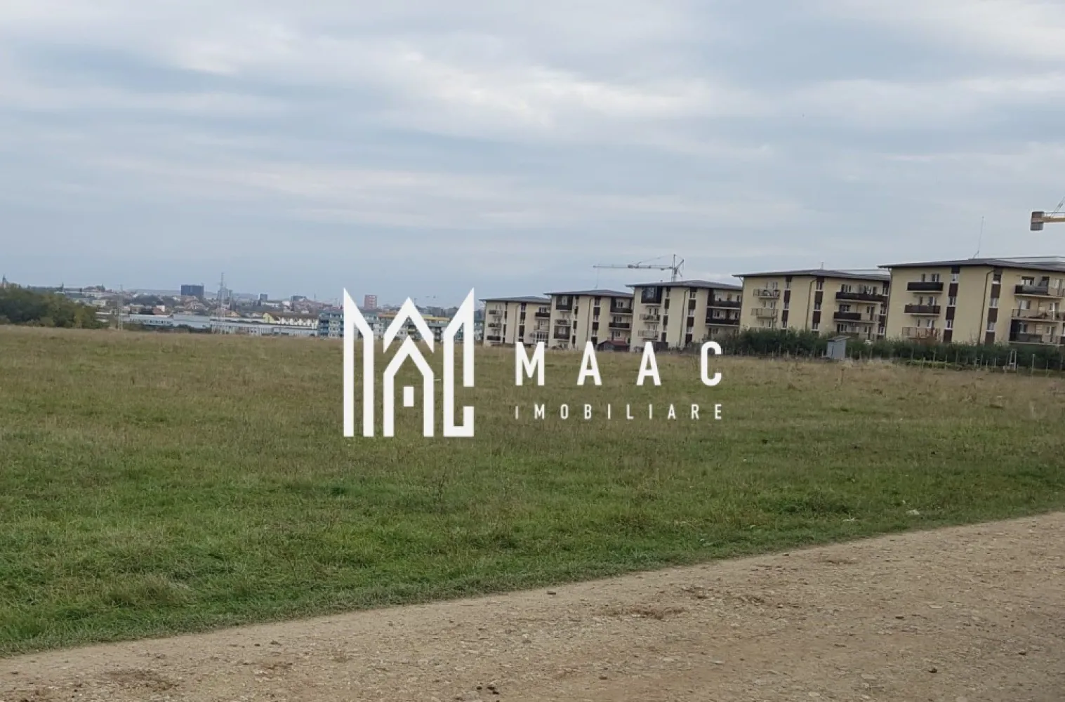 Teren Intravilan | 6000 mp | Turnisor - MAAC Imobiliare vă prezintă un teren generos de 6000 mp, ideal pentru dezvoltări imobiliare sau investiții, situat într-o zonă în plină dezvoltare, în apropierea unor construcții rezidențiale (blocuri).

Detalii Proprietate:

Suprafață: 6000 mp
Deschidere: 24 m la un capăt și 22 m la celălalt capăt
Drum de acces: La ambele capete ale terenului
Certificat de urbanism: Deținut
Facilități și Avantaje:

Proximitate: Situat în apropierea unor construcții rezidențiale, oferind potențial ridicat pentru dezvoltare
Accesibilitate: Drumuri de acces la ambele capete ale terenului, facilitând dezvoltarea și accesul
Certificat de urbanism: Disponibil, oferind claritate și transparență privind posibilitățile de dezvoltare
Locație:

Zonă în plină dezvoltare, ideală pentru proiecte imobiliare
Condiții de Vânzare:
Ideal pentru dezvoltatori sau investitori interesați de proiecte rezidențiale într-o zonă în creștere. 

Pentru mai multe detalii și pentru a programa o vizionare, vă rugăm să ne contactați precizand : CP2087059