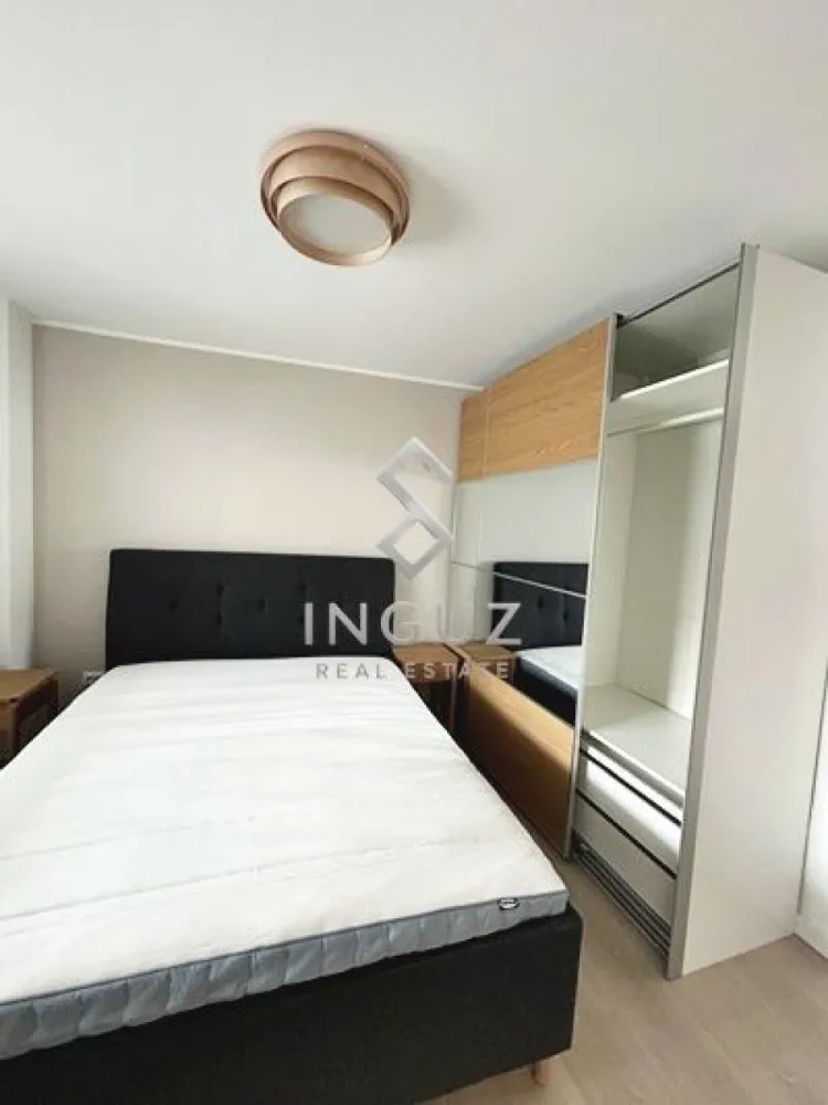 DE ÎNCHIRIAT – Apartament 3 camere | Octavian Goga – Unirii, București - DE ÎNCHIRIAT – Apartament 3 camere | Octavian Goga – Unirii, București

850 € / lună

Apartament complet renovat, modern, cu totul nou, situat într-o zonă centrală – Unirii, pe Bulevardul Octavian Goga.

📍 Detalii proprietate:

• 3 camere decomandate
• Suprafață utilă: 80 mp
• Etaj: 6 / 8
• Confort 1
• Bloc cu lift
• Centrală de imobil pe gaz
• Aer condiționat
• Complet mobilat și utilat
• Renovare totală – totul nou
• Disponibil imediat

📌 Locație:

• Zonă centrală – Unirii
• Acces rapid către transport public (metrou, autobuz, tramvai)
• Aproape de centre comerciale, restaurante și zone de business
• Ideal pentru locuit confortabil în oraș

📄 Condiții:

• Preț: 850 € / lună
• Contract pe termen lung
• Garanție standard
• Comision agenție: 50% din chirie

Inguz Real Estate

📱 +40 774 017 567 (WhatsApp)
✉️ info.inguzrealestate.com