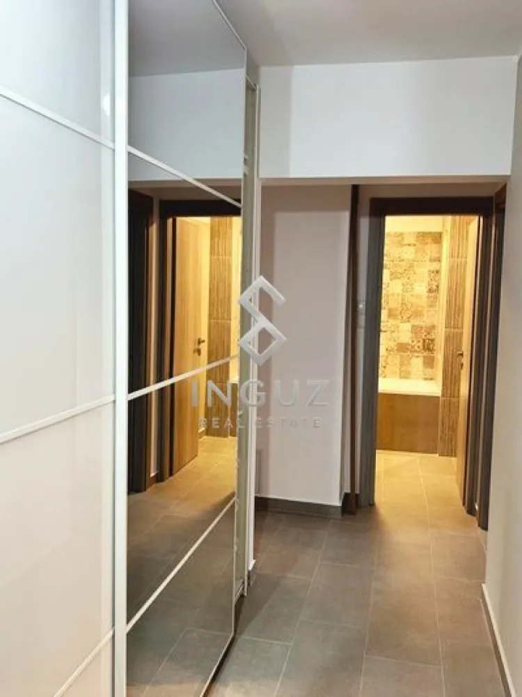 DE ÎNCHIRIAT – Apartament 3 camere | Octavian Goga – Unirii, București - DE ÎNCHIRIAT – Apartament 3 camere | Octavian Goga – Unirii, București

850 € / lună

Apartament complet renovat, modern, cu totul nou, situat într-o zonă centrală – Unirii, pe Bulevardul Octavian Goga.

📍 Detalii proprietate:

• 3 camere decomandate
• Suprafață utilă: 80 mp
• Etaj: 6 / 8
• Confort 1
• Bloc cu lift
• Centrală de imobil pe gaz
• Aer condiționat
• Complet mobilat și utilat
• Renovare totală – totul nou
• Disponibil imediat

📌 Locație:

• Zonă centrală – Unirii
• Acces rapid către transport public (metrou, autobuz, tramvai)
• Aproape de centre comerciale, restaurante și zone de business
• Ideal pentru locuit confortabil în oraș

📄 Condiții:

• Preț: 850 € / lună
• Contract pe termen lung
• Garanție standard
• Comision agenție: 50% din chirie

Inguz Real Estate

📱 +40 774 017 567 (WhatsApp)
✉️ info.inguzrealestate.com