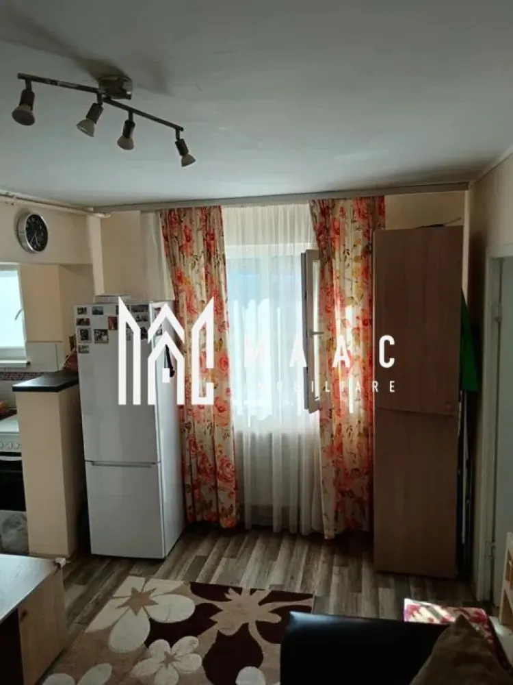 Apartament 2 camere I Pretabil investitie I Lacul lui Binder - Va propunem spre vanzare un apartament semidecomandat situat la parterul unui imobil din zona Lacul lui Binder.

Locuinta cuprinde: hol intrare, living, dormitor, bucatarie, baie.

Proprietatea este situata intro zona in plina dezvoltare cu acces rapid la mijloace de transport in comun, centre comerciale, de invatamant.

Disponibil imediat.

Pentru mai multe detalii, precizati telefonic ca ati vazut anuntul cu ID: CP2086813