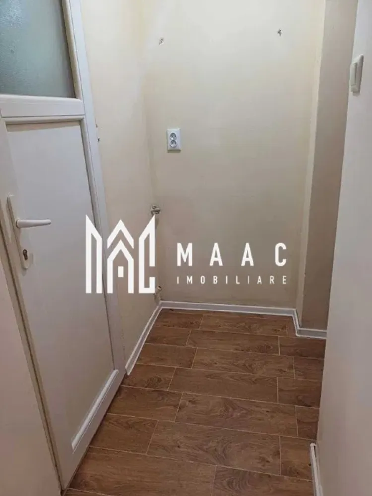 Apartament 2 Camere I Pretabil Investitie I Lacul lui Binder - Va propunem spre vanzare un apartament semidecomandat situat la parterul unui imobil din zona Lacul lui Binder.

Locuinta cuprinde: hol intrare, living, dormitor, bucatarie, baie.

Proprietatea se afla intr-o zona in plina dezvo;tare cu acces rapid la centre comerciale, de invatamant.

Disponibil imediat.

Pentru mai multe detalii, precizati telefonic ca ati vazut anuntul cu ID: CP2086812