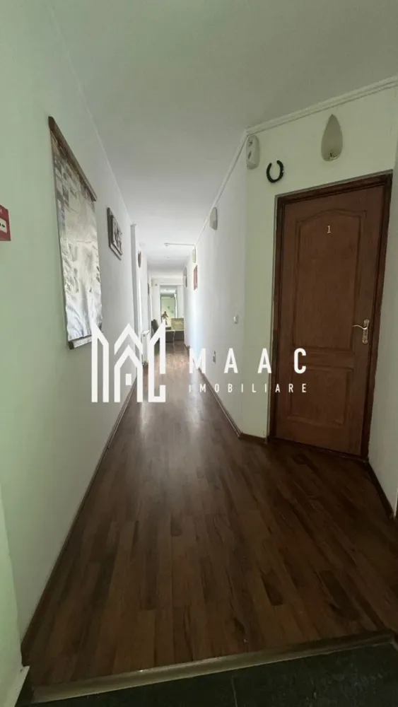 Pensiune la cheie | 229mpu/ nivel | 7 minute de centru sibiului - MAAC Imobiliare va oferă spre vanzare o pensiune complet utilata.
Localizare: Sibiu

Caracteristici și Dotări:
Camere: 13 camere, fiecare cu baie proprie

Spații comune:
Bucătărie complet echipată
Recepție/Bar pentru primirea oaspeților
Terasă spațioasă pentru relaxare
Birou/Oficiu: Spațiu dedicat pentru activitățile administrative

Avantaje și Facilități:
Confort: Fiecare cameră este dotată cu toate necesitățile pentru a oferi un sejur plăcut oaspeților
Utilități: Pensiunea este echipată cu toate utilitățile necesare pentru funcționare, inclusiv 2 centrale proprii
Siguranță: Scară de incendiu și autorizație ISU
Design: Interior modern și funcțional, potrivit pentru o experiență turistică de calitate

Oportunitate de Investiție:
Profitabilitate: Ideală pentru investiție în domeniul turismului, având potențial ridicat datorită numărului mare de camere și facilităților oferite
Localizare: Situată într-o zonă atractivă din Sibiu, care atrage turiști pe tot parcursul anului

Pentru mai multe informații sau pentru a programa o vizionare, nu ezitați să ne contactați, specificand ID: CP2083185