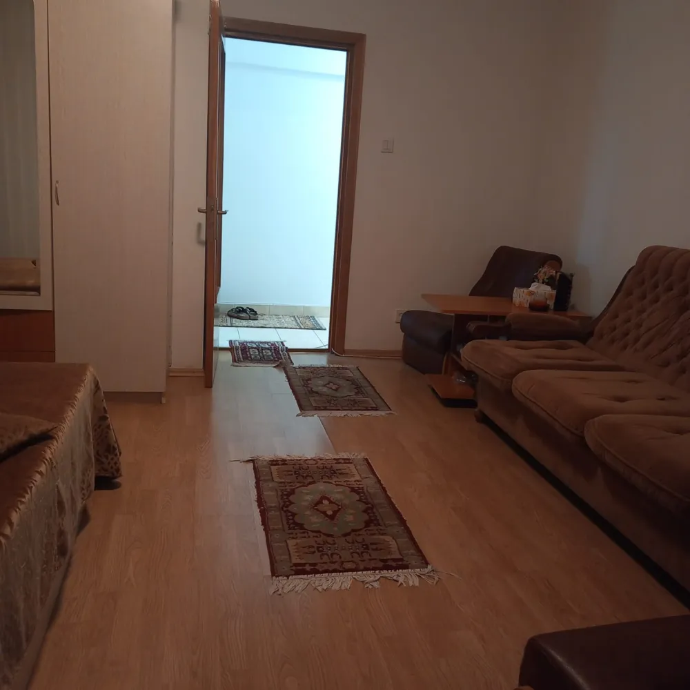 Garsoniera zona stadion - Garsoniera zona stadion Primăverii suprafață 46m pătrați cu balcon circular 9m patrati. Etaj 2 încălzire Termoficare. Dispune de o boxa.&nbsp;