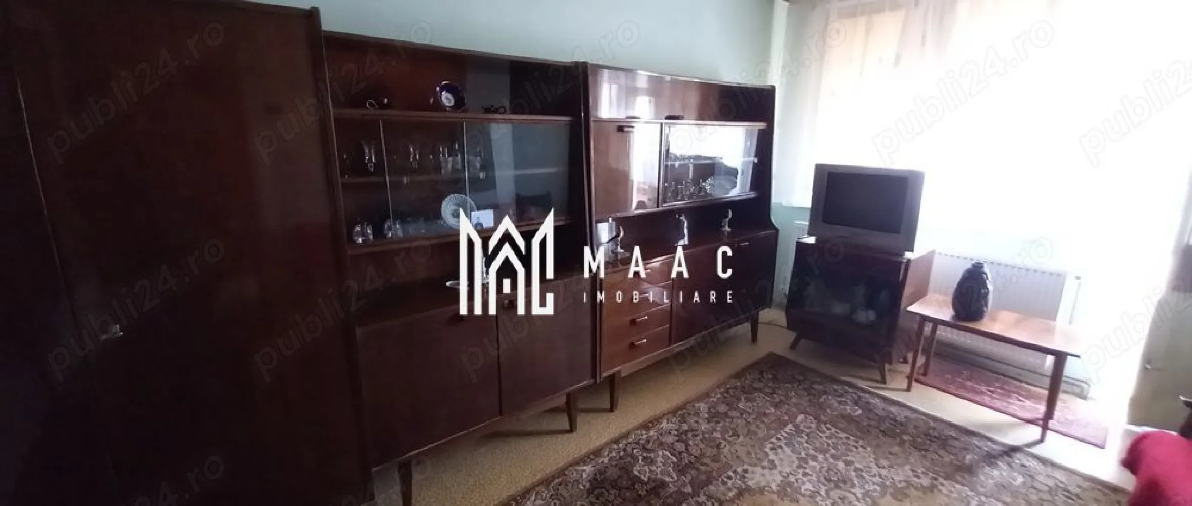 Apartament 3 camere | 65 mp | Lift | Mihai Viteazu - MAAC Imobiliare vă propune spre vânzare un apartament deosebit cu 3 camere decomandat, situat la etajul 10 al unui imobil de pe Bulevardul Mihai Viteazu.

Compartimentare: Hol, living spațios, două dormitoare confortabile, bucătărie practică, cămară și balcon cu ieșire din living.
Apartamentul oferă o vedere panoramică minunată, asigurând în același timp o intimitate sporită.

 Blocul este dotat cu un lift recent renovat și modernizat pentru confortul dumneavoastră.

Lipsit de sarcini asigurând o tranzacție rapidă și fără complicații.

Se vinde mobilat și utilat.
Necesită modernizare, oferindu-vă astfel posibilitatea de a-l amenaja după propriul gust și nevoi.

Situat într-o zonă foarte bună, apartamentul este aproape de centre comerciale, instituții de învățământ și alte facilități esențiale. În apropiere se găsesc parcuri și spații verzi, ideale pentru copii și pentru momente de relaxare în aer liber.

Pentru mai multe informații, vă rugăm să ne contactați la MAAC Imobiliare și să specificați că ați văzut anunțul cu ID: CP2075373