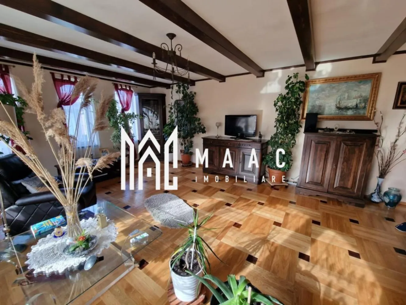 Casa Individuala | 4 Camere | 130 MPU | Selimbar - MAAC Imobiliare va propune spre vanzare o casa individuala cu 4 camere in Selimbar.

Caracteristici principale:
Suprafață utilă: 130 mp
Teren: 600 mp

Structură și compartimentare:
Parter:
Living spațios
Bucătărie modernă
Dormitor
Dressing
Baie
Hol
Casa scării

Etaj:
Două dormitoare
Baie
Hol

Dotări și finisaje:
Curte:
Filigorie închisă cu loc pentru grătar
Toaletă exterioară
Două magazii pentru depozitare
Curte pavată parțial și amenajată cu zone verzi

Interior:
Centrală termică
Geamuri termopan pentru izolație fonică și termică
Izolație termică exterioară
Aer condiționat
Parchet din lemn masiv
Scări interioare din lemn masiv
Uși din lemn masiv
Sistem de supraveghere video pentru securitate
Mobilată și utilată complet

Pentru mai multe detalii, precizati telefonic ca ati vazut anuntul cu ID: CP2072145