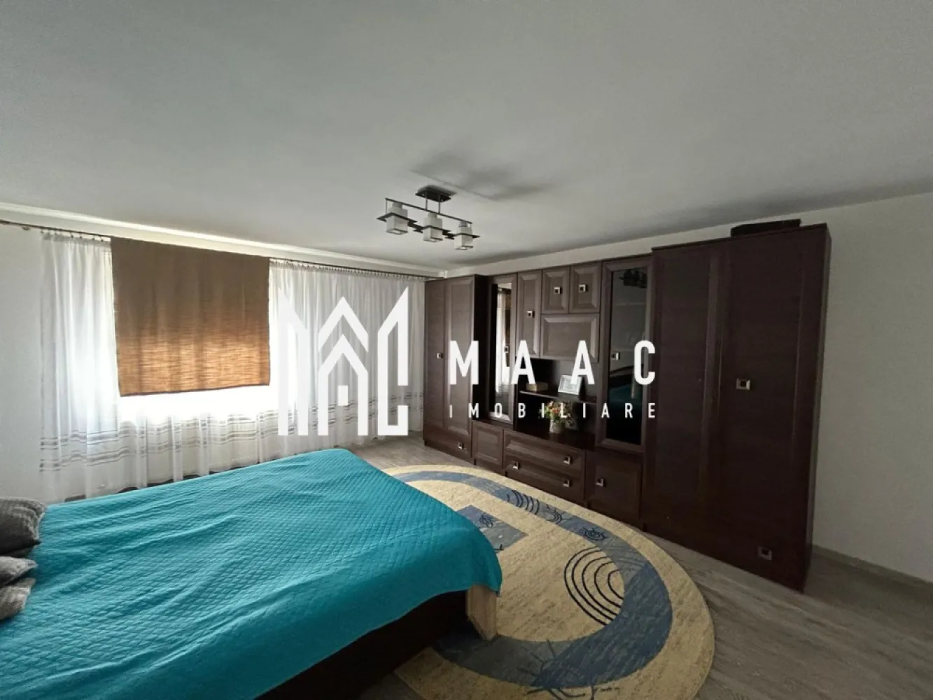 Casa 5 camere I Individuala I Acces auto I Curte I Turnisor - Va propunem spre vanzare o casa individuala situata in zona Turnisor.

Proprietatea este compusa din 3 corpuri de cladire:
-corp 1: bucatarie de vara
-corp 2: hol acces, living, baie, 2 dormitoare.
-corp 3: living 2 dormitoare, baie.

Aferent proprietati: filigorie, magazie, garaj, gradina.

Zona linistita perfecta pentru o familie.

Pentru mai multe detalii, precizati telefonic ca ati vazut anuntul cu ID: CP2068267
