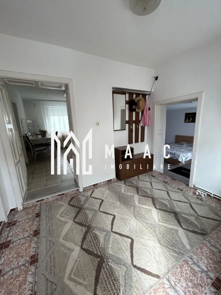Casa 5 camere I Individuala I Acces auto I Curte I Turnisor - Va propunem spre vanzare o casa individuala situata in zona Turnisor.

Proprietatea este compusa din 3 corpuri de cladire:
-corp 1: bucatarie de vara
-corp 2: hol acces, living, baie, 2 dormitoare.
-corp 3: living 2 dormitoare, baie.

Aferent proprietati: filigorie, magazie, garaj, gradina.

Zona linistita perfecta pentru o familie.

Pentru mai multe detalii, precizati telefonic ca ati vazut anuntul cu ID: CP2068267