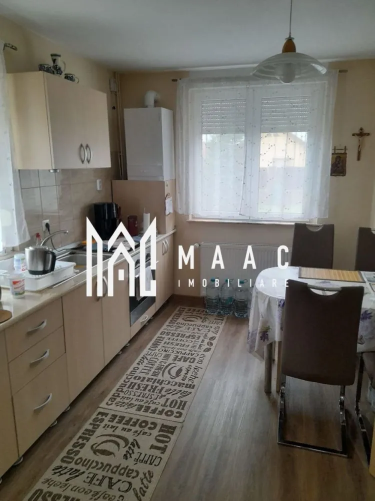 Casa individuala | 7 camere | Alma, Judetul Sibiu - MAAC Imobiliare vă propune spre vanzare o casa cu 7 camere, amplasată în comuna Alma, într-o zonă liniștită și plină de farmec.
Construită în 2013, această proprietate este ideală pentru cei care caută un cămin confortabil, bine compartimentat.

Cu regim de inaltime S+P+M, proprietatea are o pivnita racoroasa si un bar amenajat la subsol; la parter (115mp) gasim un garaj spatios, cu acces in casa, hol, living cu semineu, bucatarie moderna, dormitor si 2 bai (una mare, cu dus si cada, alta de serviciu); mansarda (90 mp)-3 dormitoare, hol, baie cu dus, balcon, acces la pod, terasa acoperita.

In curte-anexă care include: bucătărie de vară, atelier, copertină pentru lemne.

Dotari: curent trifazic, centrală termică pe gaz, semineu, panou solar pentru apă caldă menajeră, geamuri termopan cu rulouri, apă curentă și canalizare, conectate la rețeaua locală.
Grădina generoasă, de 800 m², e amenajată cu pomi fructiferi și viță de vie.
Fântână.

Fie că te bucuri de grădina generoasă, de spațiile interioare bine gândite sau de liniștea zonei, acest loc te va face să te simți "acasă" încă de la prima vizită.

Proprietatea se vinde complet mobilată.

Pentru mai multe informații și pentru a programa o vizionare, ne poți contacta chiar acum! Nu uita să specifici ID-ul anunțului: CP2066511