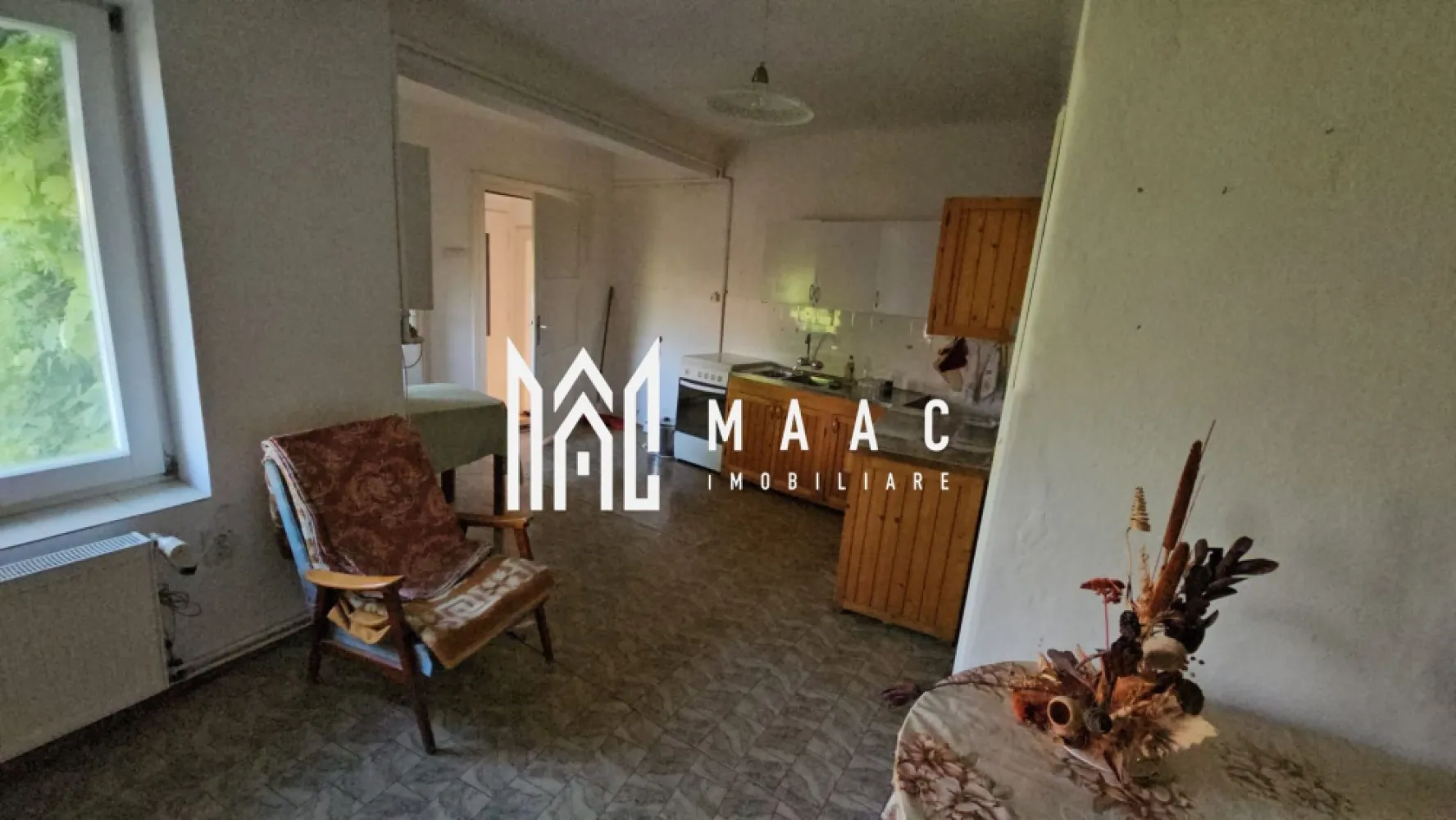 Casa individuala | 5 camere | 1056 mp teren | Cisnadie - MAAC Imobiliare vă propune spre vânzare o casă cu 5 camere situată în orașul Cisnădie, o proprietate potrivită pentru locuire sau investiție, amplasată pe un teren generos care oferă posibilități de extindere și amenajare.

Imobilul are regim de înălțime D + P + P și este compartimentat astfel:

Demisol:
-pivniță
-2 camere
-spațiu pentru living / birou / baie

Parter:
-living
-2 dormitoare
-bucătărie
-baie

Proprietatea beneficiază de un teren în suprafață de 1056 mp, oferind spațiu pentru curte, grădină sau dezvoltări ulterioare.

Pentru imobil există proiect de extindere și etajare, ceea ce oferă posibilitatea valorificării suplimentare a proprietății în funcție de nevoile viitorului proprietar.

Această proprietate este potrivită pentru cei care doresc să investească și să personalizeze locuința după propriile preferințe.

Pentru mai multe detalii, vă rugăm să menționați telefonic că ați văzut anunțul cu CP2063454.