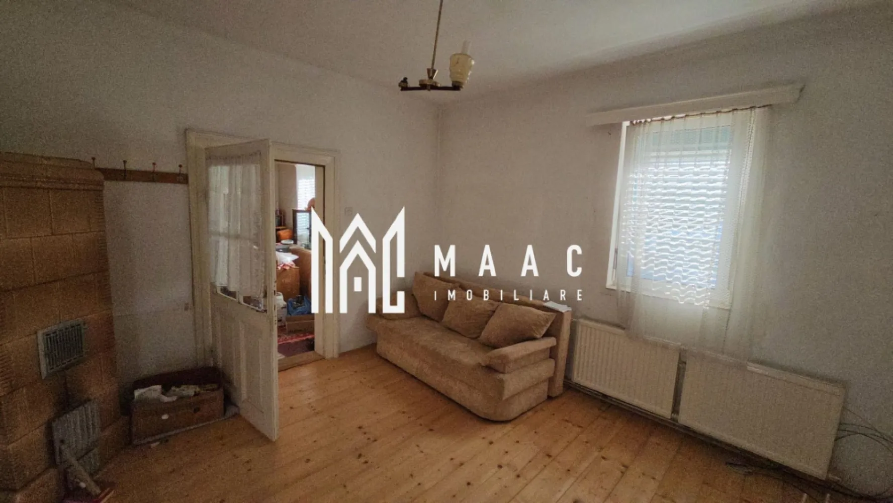 Casa individuala | 5 camere | 1056 mp teren | Cisnadie - MAAC Imobiliare vă propune spre vânzare o casă cu 5 camere situată în orașul Cisnădie, o proprietate potrivită pentru locuire sau investiție, amplasată pe un teren generos care oferă posibilități de extindere și amenajare.

Imobilul are regim de înălțime D + P + P și este compartimentat astfel:

Demisol:
-pivniță
-2 camere
-spațiu pentru living / birou / baie

Parter:
-living
-2 dormitoare
-bucătărie
-baie

Proprietatea beneficiază de un teren în suprafață de 1056 mp, oferind spațiu pentru curte, grădină sau dezvoltări ulterioare.

Pentru imobil există proiect de extindere și etajare, ceea ce oferă posibilitatea valorificării suplimentare a proprietății în funcție de nevoile viitorului proprietar.

Această proprietate este potrivită pentru cei care doresc să investească și să personalizeze locuința după propriile preferințe.

Pentru mai multe detalii, vă rugăm să menționați telefonic că ați văzut anunțul cu CP2063454.
