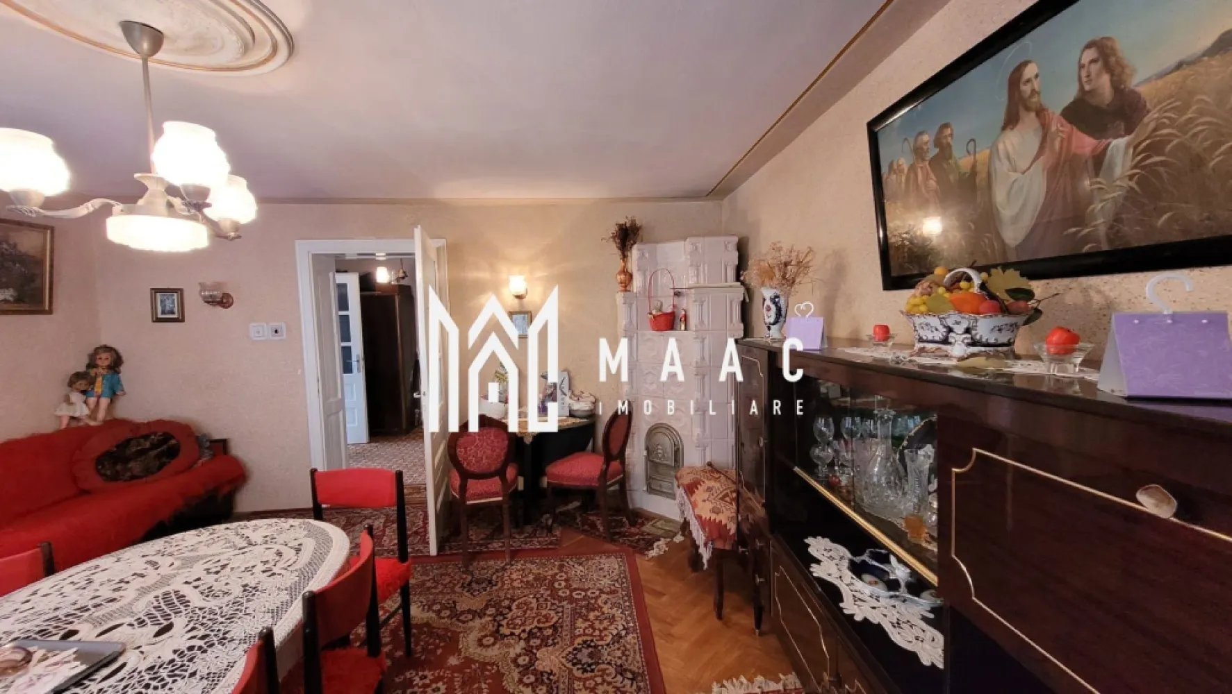 Casa Individuala | Ultracentral | Acces auto | Pivnita - MAAC Imobiliare vă propune spre vânzare o casă individuală situată în Centrul orașului, o proprietate potrivită atât pentru locuință, cât și pentru investiție, datorită poziționării ultracentrale și accesului facil la toate facilitățile urbane. Imobilul este disponibil imediat și oferă un echilibru între confort, funcționalitate și potențial de valorificare.

Casa are o suprafață utilă de 78 mp, o suprafață construită desfășurată de 110 mp și o suprafață construită la sol de 99 mp, fiind amplasată pe un teren de 160 mp. Construcția este realizată din cărămidă, cu acoperiș din țiglă, și se află într-o stare bună.

Caracteristici principale:
-Suprafață utilă: 78 mp
-Suprafață construită desfășurată: 110 mp
-Suprafață construită la sol: 99 mp
-Suprafață teren: 160 mp
-Subsol: 1
-Pod: da
-Pivniță: 56 mp

Compartimentarea include 1 bucătărie închisă și 1 baie. Proprietatea este dotată cu aragaz, cadă și TV și se vinde parțial mobilată.

Utilități și dotări:
-Apă, canalizare, curent, gaz, CATV, internet, telefon
-Apometre, contor electric și contor gaz
-Ferestre PVC cu geam termopan
-Ușă de intrare din lemn și uși interioare din lemn
-Pereți finisați cu faianță și vopsea lavabilă
-Podele din gresie
-Curte proprie și WC serviciu
-Parcare deschisă și conexiune wireless

Imobilul beneficiază de străzi asfaltate, iluminat stradal și acces la mijloace de transport în comun, având vedere spre oraș și fiind amplasat într-o zonă bine conectată la infrastructura urbană. Datorită poziției centrale și a caracteristicilor sale, proprietatea reprezintă o opțiune atractivă pentru locuire sau pentru investiție în zona centrală.

Pentru mai multe informații precizați telefonic că ați văzut anunțul cu CP2051806.