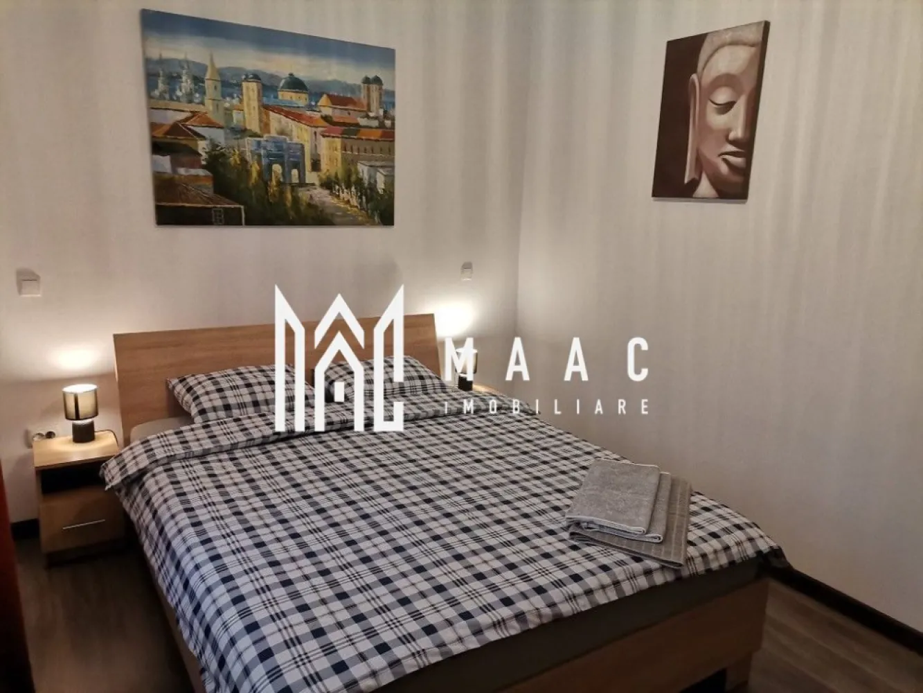 Casa individuala 8 camere | 575 mp teren I Porumbacu de Sus - Maac Imobiliare va propune spre vanzare o casa individuala situata in Porumbacu de Sus.

Locuinta are 8 camere si regim de inaltime P+E+P.

Casa este compartimentată astfel: 
parter-living spațios cu bucătărie open-space, 2 dormitoare cu băi proprii, cămară, baie, casa scarii, cameră tehnică; 
la etaj-3 dormitoare cu băi proprii, apartament (2 camere)cu baie proprie, dressing.
Podul poate fi folosit ca spatiu de depozitare.

Ca structura, s-a folosit beton armat (fier 12, 16) – beton B250, B300, izolație extrioară cu polistiren 10.
Geamurile sunt termopane Salamander Tripan.
Acoperisul- țiglă metalică Bilka 0,5 Gotic.

Utilități: curent trifazic + generator trifazic 8.5kw, incalzire pe centrala de lemne si calorifere- Viadrus 35kW, puffer 1000l, boiler termic și electric 300, sursă apă proprie-puț forat, canalizarea- fosă ecologica 3000l

În curte se află un foișor in suprafata de 21mp, dotat cu mobiler adecvat, o magazie de unelte și o zonă de relaxare cu leagăne.

Casa se vinde complet mobilată și utilată.
Se pretează perfect pentru afacere în turism datorită dotărilor complete de care dispune.

Proprietatea este intabulată și certificată energetic cu clasa A.

In apropiere sunt Castelul de Lut și Povestea Calendarului. 

Pentru mai multe detalii, vă rugăm să precizați ID-ul anunțului: CP2047027