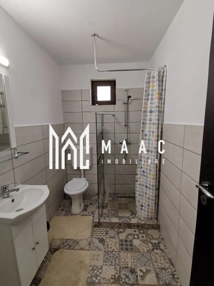 Casa individuala 8 camere | 575 mp teren I Porumbacu de Sus - Maac Imobiliare va propune spre vanzare o casa individuala situata in Porumbacu de Sus.

Locuinta are 8 camere si regim de inaltime P+E+P.

Casa este compartimentată astfel: 
parter-living spațios cu bucătărie open-space, 2 dormitoare cu băi proprii, cămară, baie, casa scarii, cameră tehnică; 
la etaj-3 dormitoare cu băi proprii, apartament (2 camere)cu baie proprie, dressing.
Podul poate fi folosit ca spatiu de depozitare.

Ca structura, s-a folosit beton armat (fier 12, 16) – beton B250, B300, izolație extrioară cu polistiren 10.
Geamurile sunt termopane Salamander Tripan.
Acoperisul- țiglă metalică Bilka 0,5 Gotic.

Utilități: curent trifazic + generator trifazic 8.5kw, incalzire pe centrala de lemne si calorifere- Viadrus 35kW, puffer 1000l, boiler termic și electric 300, sursă apă proprie-puț forat, canalizarea- fosă ecologica 3000l

În curte se află un foișor in suprafata de 21mp, dotat cu mobiler adecvat, o magazie de unelte și o zonă de relaxare cu leagăne.

Casa se vinde complet mobilată și utilată.
Se pretează perfect pentru afacere în turism datorită dotărilor complete de care dispune.

Proprietatea este intabulată și certificată energetic cu clasa A.

In apropiere sunt Castelul de Lut și Povestea Calendarului. 

Pentru mai multe detalii, vă rugăm să precizați ID-ul anunțului: CP2047027